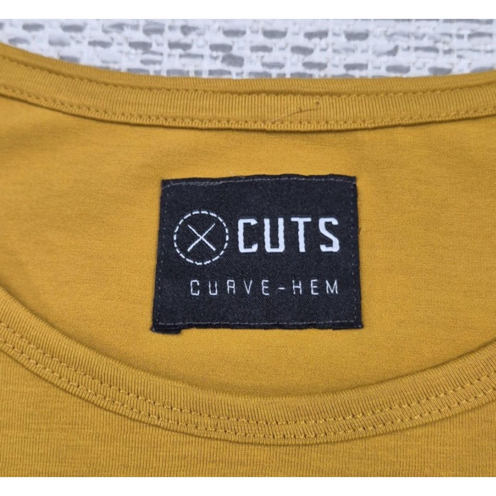 Cuts Cuts Shirt Mens XL Yellow Long Sleeve Curve Hem Pyca Pro Casual Crewneck Tee Size US XL / EU 56 / 4 - 5 Thumbnail