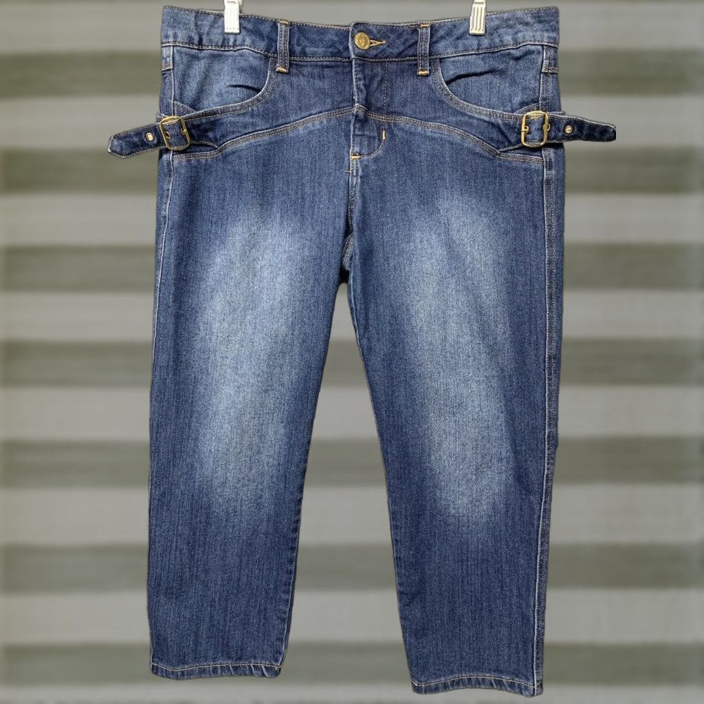 Vintage Phat Fashions Denim Capris Women’s Size 11 Blue Stretch Buckles Silver Label Capris Women’s Size 11 Blue Stretch Buckles Silver Label Size ONE SIZE - 1 Thumbnail