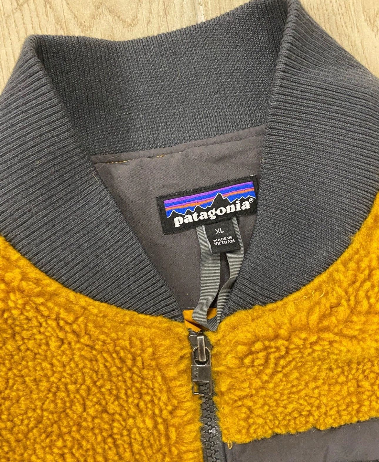 Patagonia Patagonia Classic Retro-X Bomber Jacket Fleece Wren Gold Size US XL / EU 56 / 4 - 3 Thumbnail