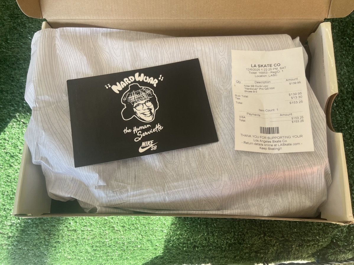 Nike SB Nardwuar SB Dunks Size US 9.5 / EU 42-43 - 3 Thumbnail