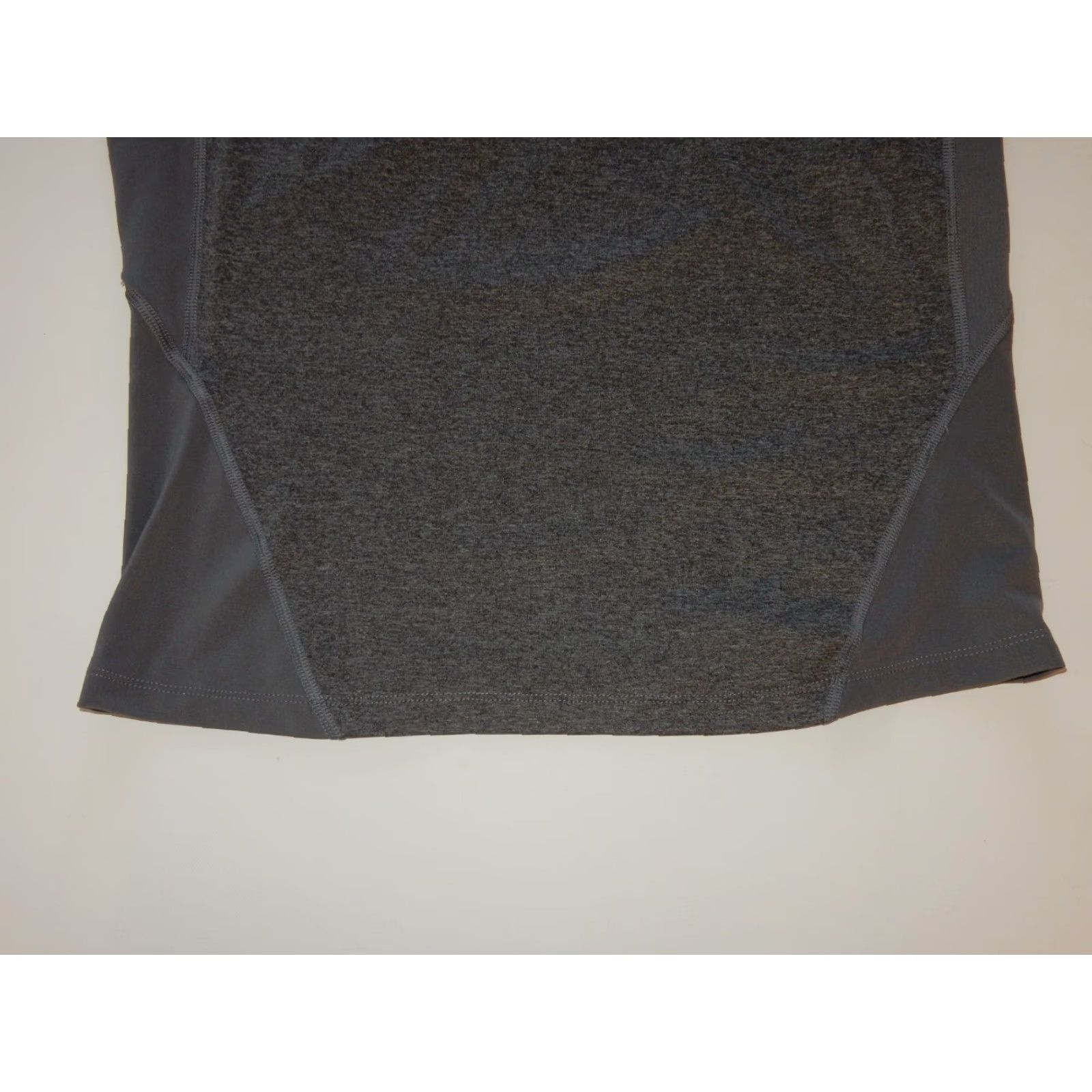 Under Armour VINTAGE Under Armour Men's Long Sleeve T-Shirt Size XXL Gray Activewear Size US XXL / EU 58 / 5 - 2 Thumbnail