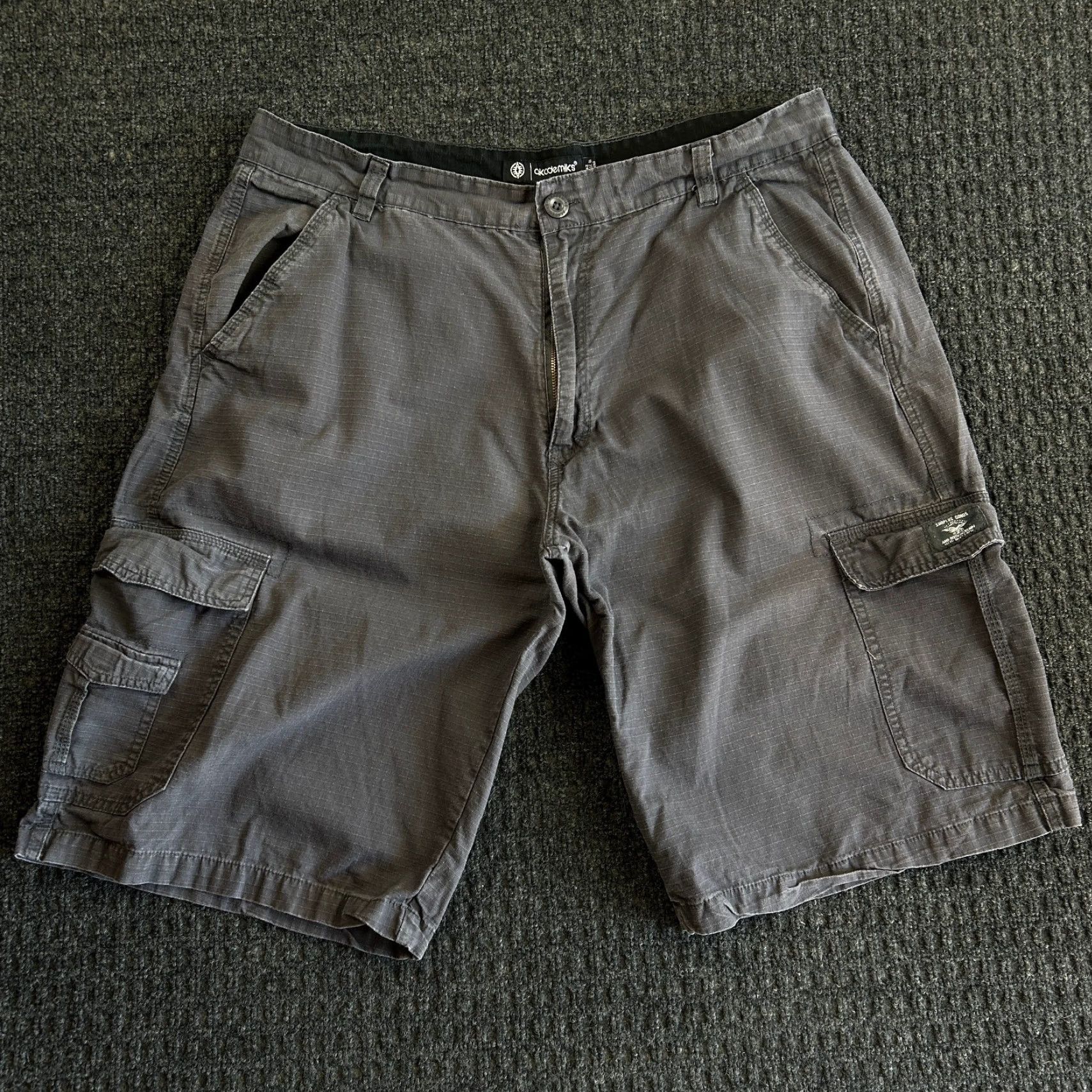 Akademiks VINTAGE Akademiks Cargo Shorts Gray 42 Inseam 12 Hip Hop Skater y2k Streetwear Men Regular Size 42 Cargo Shorts Mens Gray Size US 42 / EU 58 - 2 Thumbnail