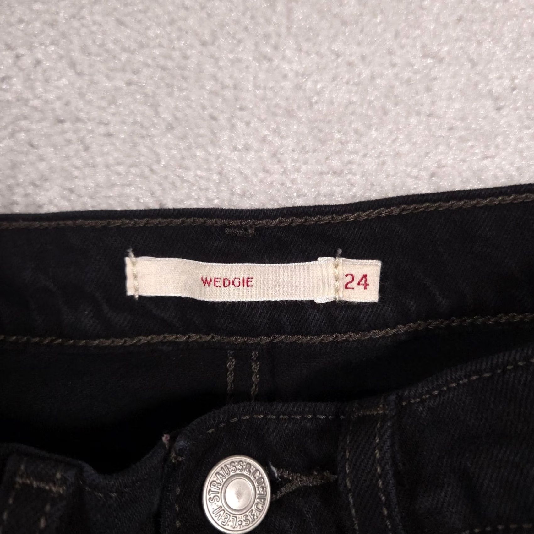 Levi's Levi's Wedgie Jeans Womens 24 Black High Rise Tapered Distressed Denim Raw Hem Jeans Women 24 Slim Straight 27in Inseam Size 42" / US 20 - 7 Thumbnail