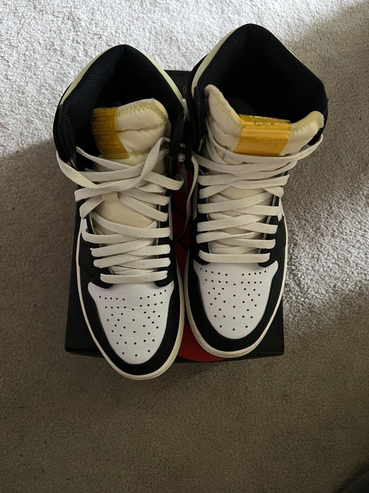 Jordan Brand × Nike Air Jordan 1 Retro High OG "Volt Gold" Size US 9 / EU 42 - 5 Thumbnail