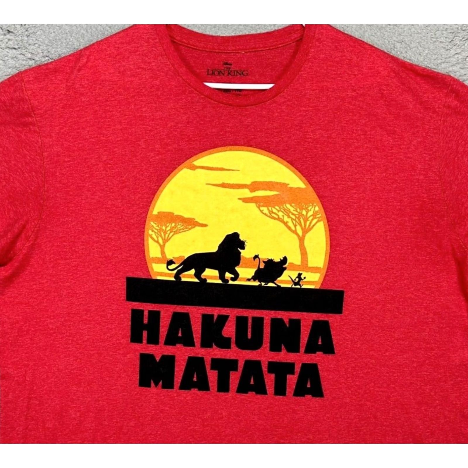 Disney Disney The Lion King Shirt Mens 2XL Red Hakuna Matata T-Shirt Short Sleeve Shirt Size US XXL / EU 58 / 5 - 2 Thumbnail