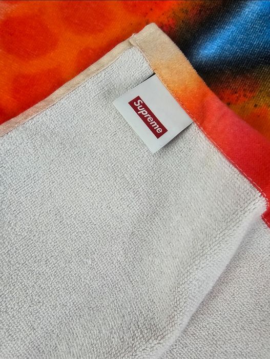 Supreme SUPREME DOLPHIN TOWEL | Grailed