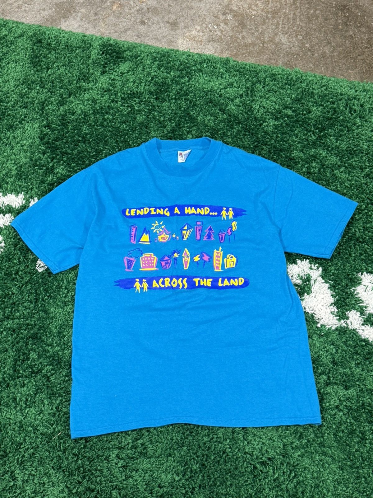 Hanes Vintage 90s Wells Fargo Hanes Beefy Land Art Tee Large Size US L / EU 52-54 / 3 - 1 Thumbnail