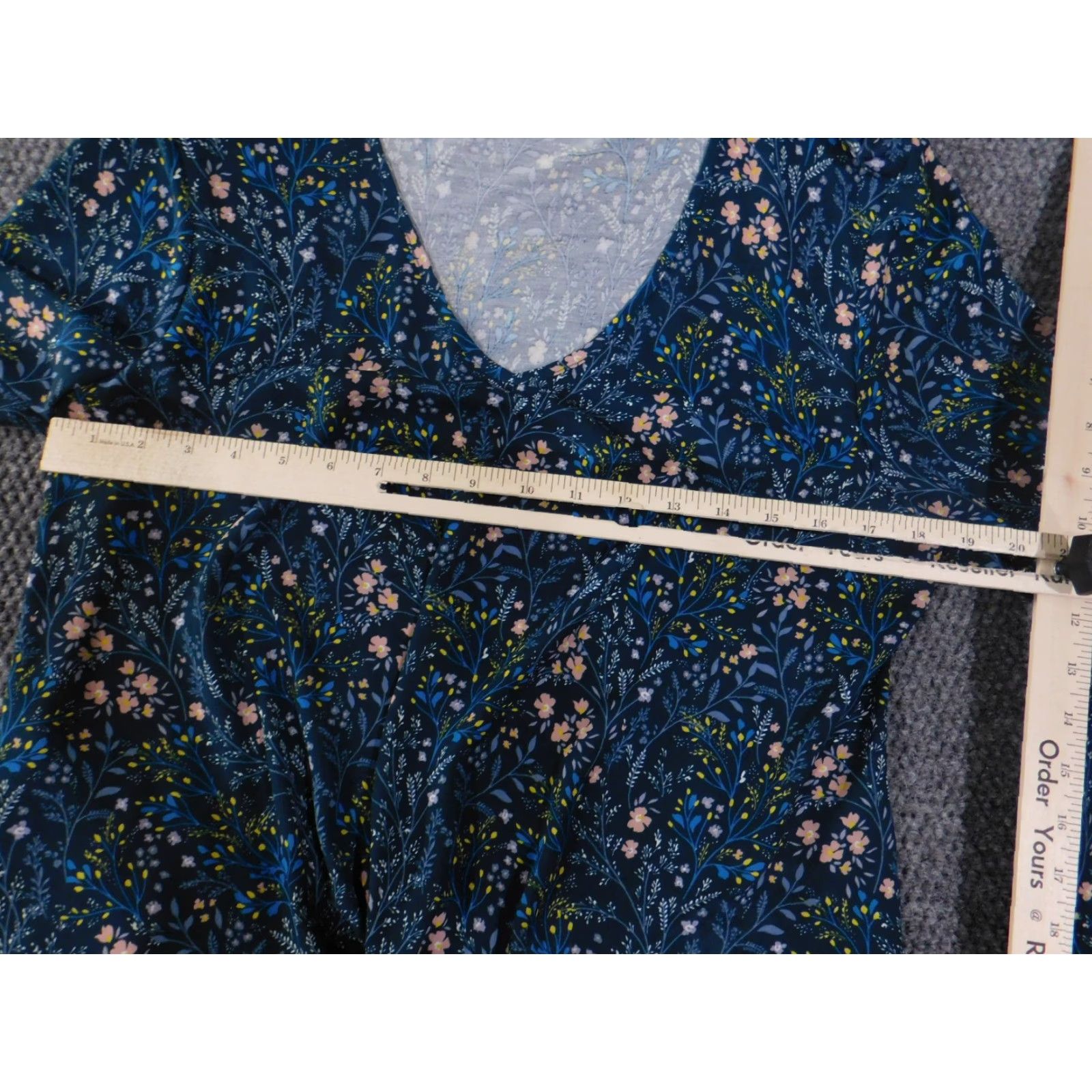 Ann Taylor LOFT Ann Taylor Loft Blouse Woman Regular Medium Blue Floral Long Sleeve V-Neck Lightweight Twist Front Casual Shirt Girls? Wait no. End. Size M / US 6-8 / IT 42-44 - 5 Thumbnail