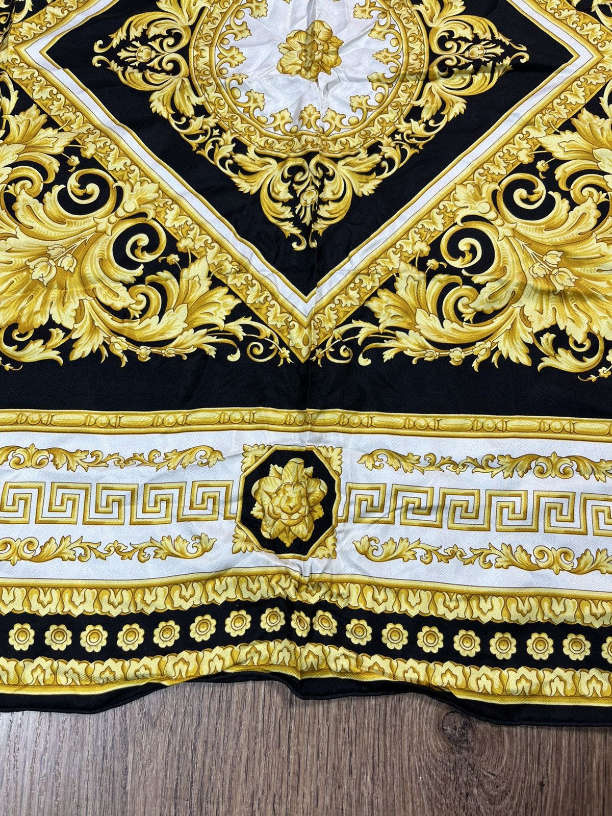 Versace Versace Silk Scarf Very Rare Gold Size ONE SIZE - 4 Thumbnail