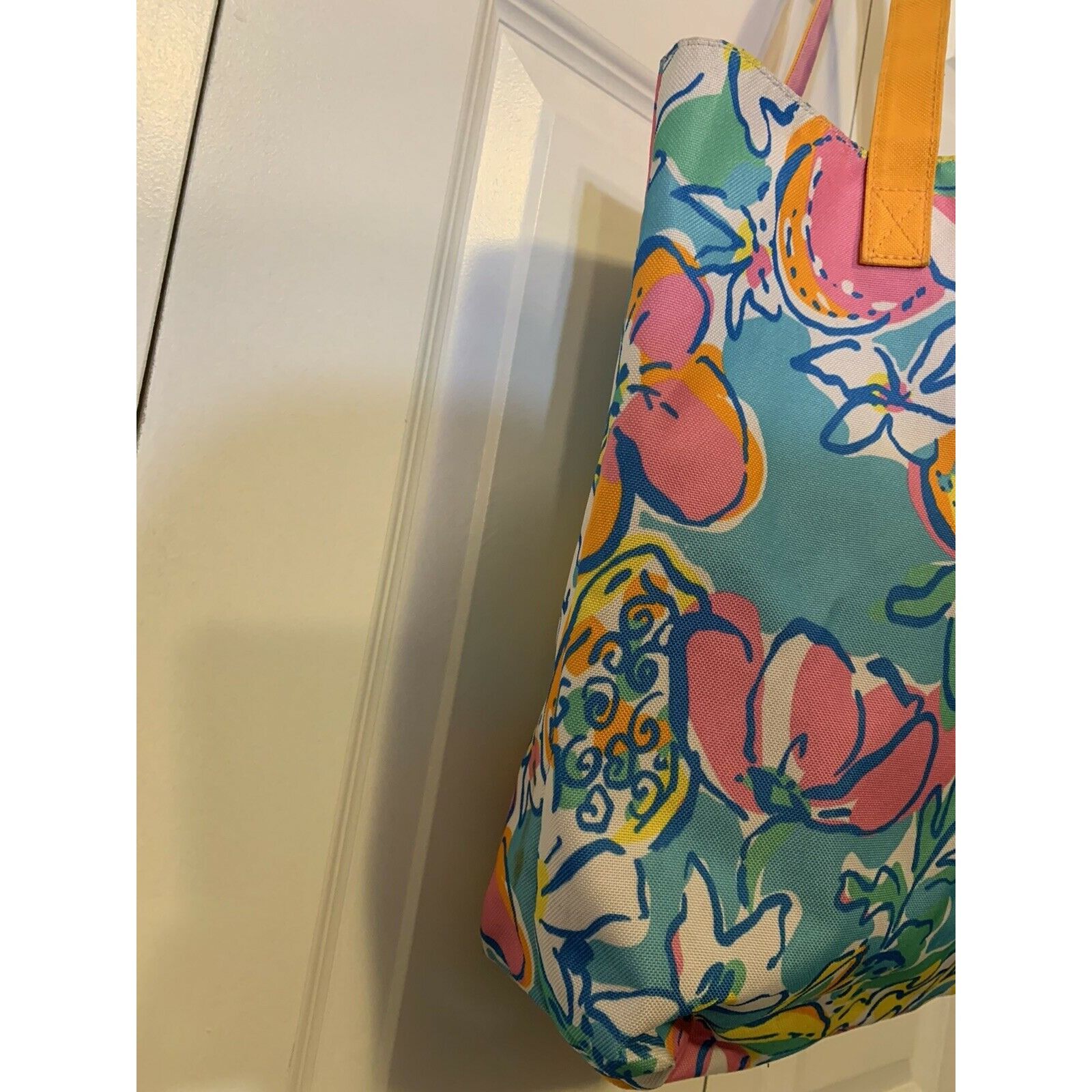 Lilly Pulitzer Lilly Pulitzer For Estee Lauder Collab Floral Print Shoulder Size ONE SIZE - 6 Thumbnail