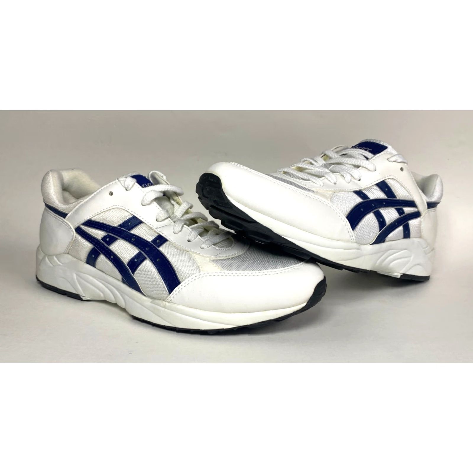 Asics NOS ASICS Gel TN690 Run 1 White Navy Sneaker Mens 10 90s Vintage Shoes Gel TN690 Run Size US 10 / EU 43 - 5 Thumbnail