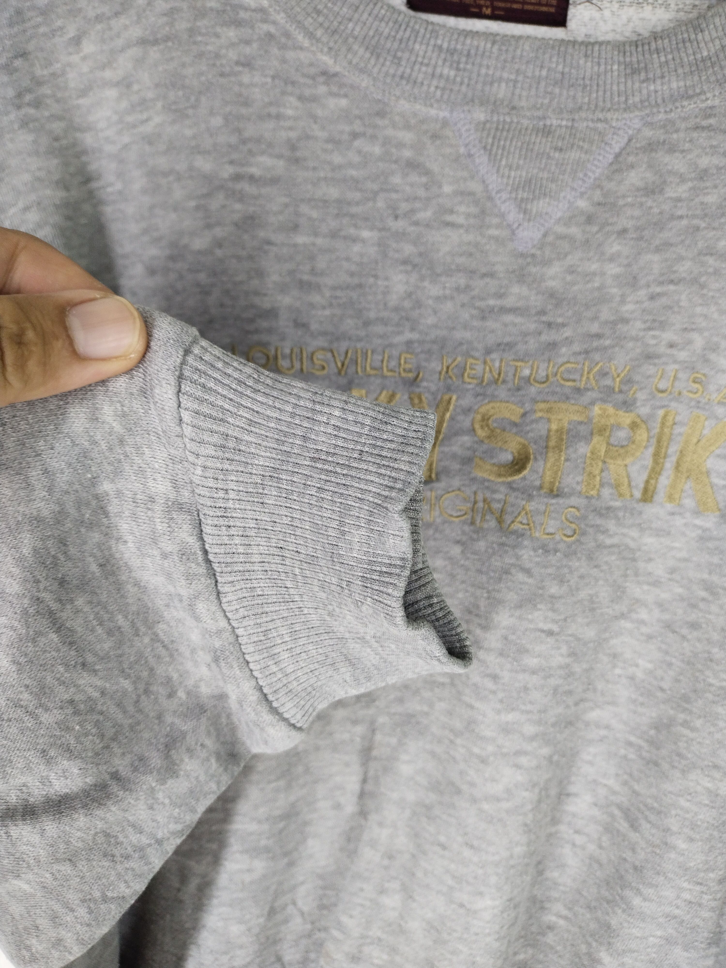 Vintage Vintage Lucky Strike Embroidered Baggy Sweatshirt Size US M / EU 48-50 / 2 - 4 Thumbnail