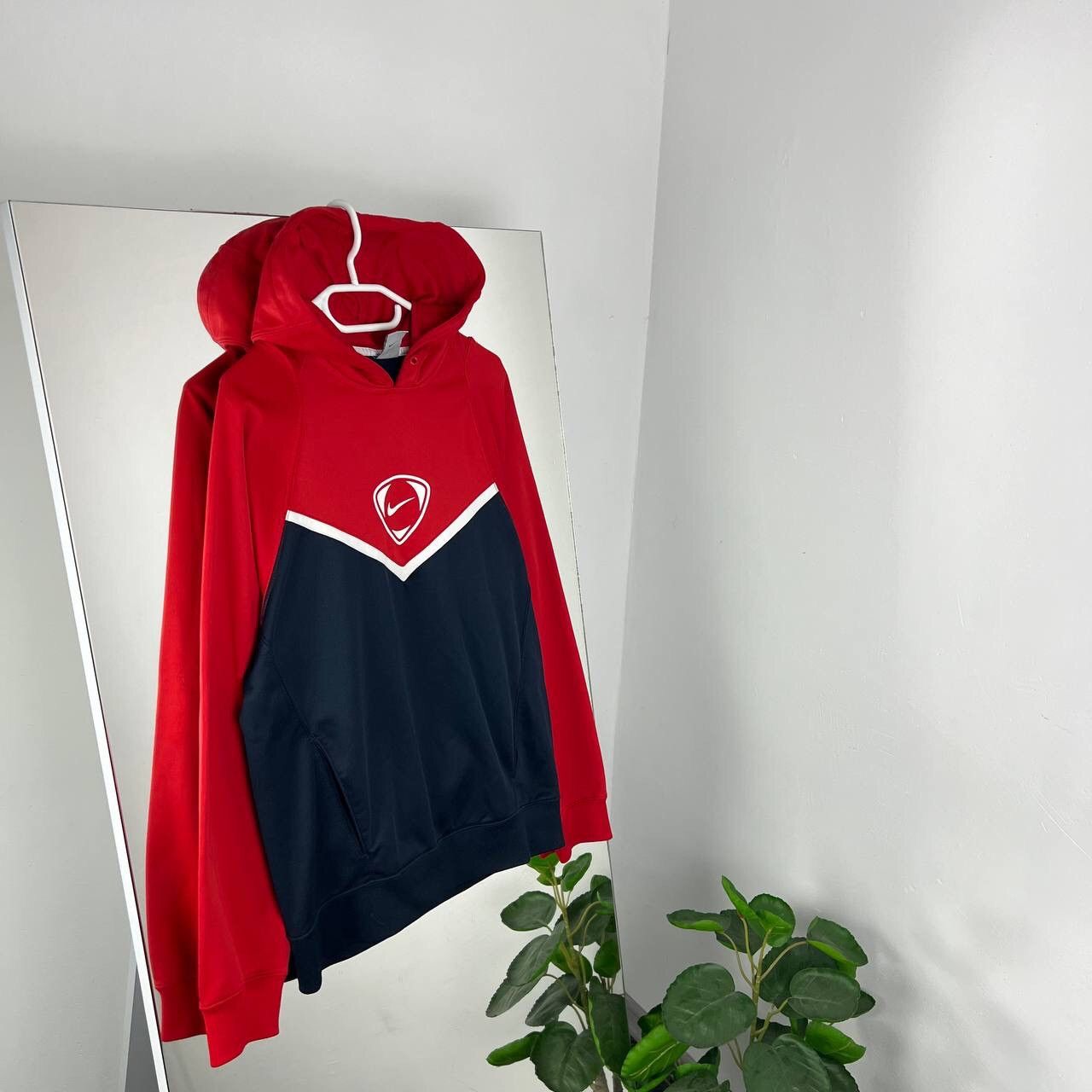Nike Y2K Nike Hoodie Center Big Swoosh Baggy Fit Size US S / EU 44-46 / 1 - 1 Thumbnail