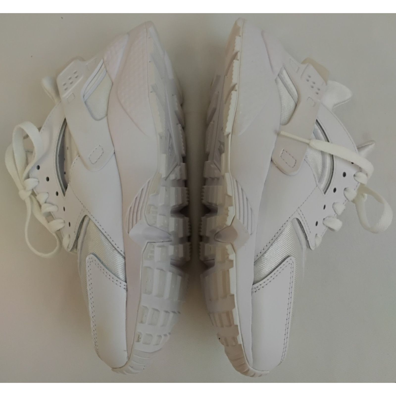 Nike Nike Air Huarache Triple White Sneakers Women's US Size 8 Size US 8 / IT 38 - 5 Thumbnail