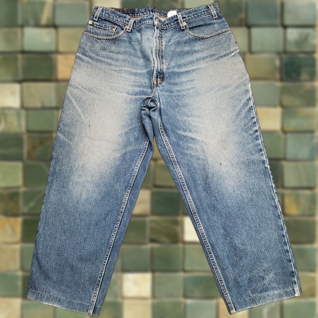 Denime VINTAGE Levis Jeans Mens 38x30 Blue 560 Denim Loose Fit Tapered Leg Cotton VTG 90s USA American Jeans Mens Size US 38 / EU 54 - 1 Thumbnail