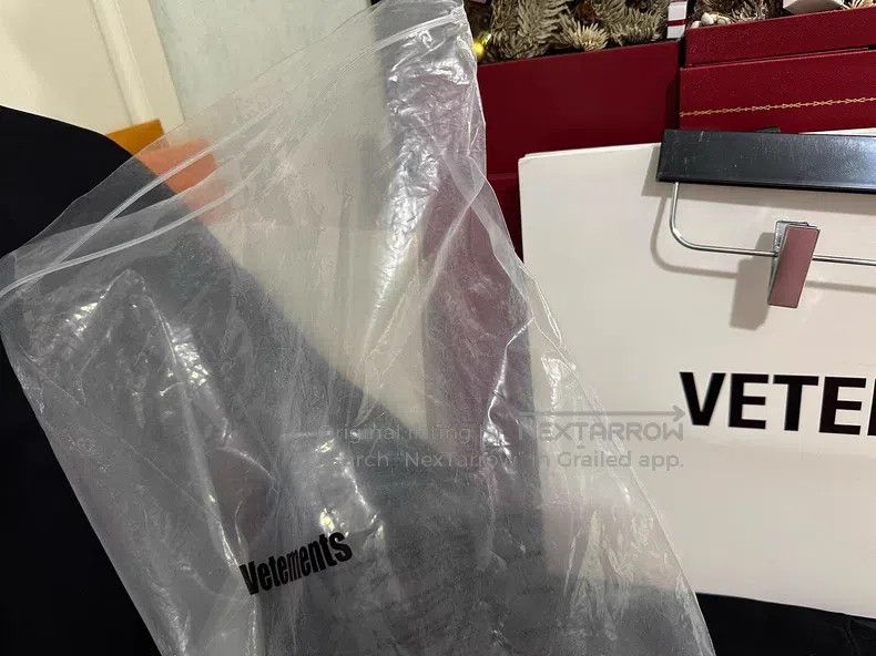 Vetements Vetements Black Diamond Embellished Sweater with Slogan Lo Size US XL / EU 56 / 4 - 7 Thumbnail