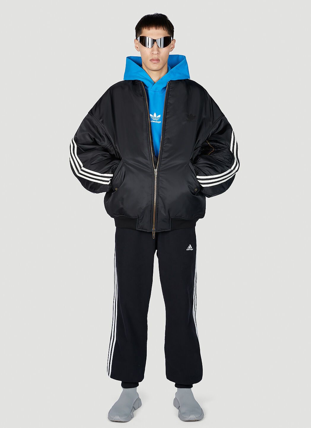 Adidas × Balenciaga XXS Cuffed Relaxed Track Pant Embroidered Logo Stripes SS21 Size US 32 / EU 48 - 15 Thumbnail