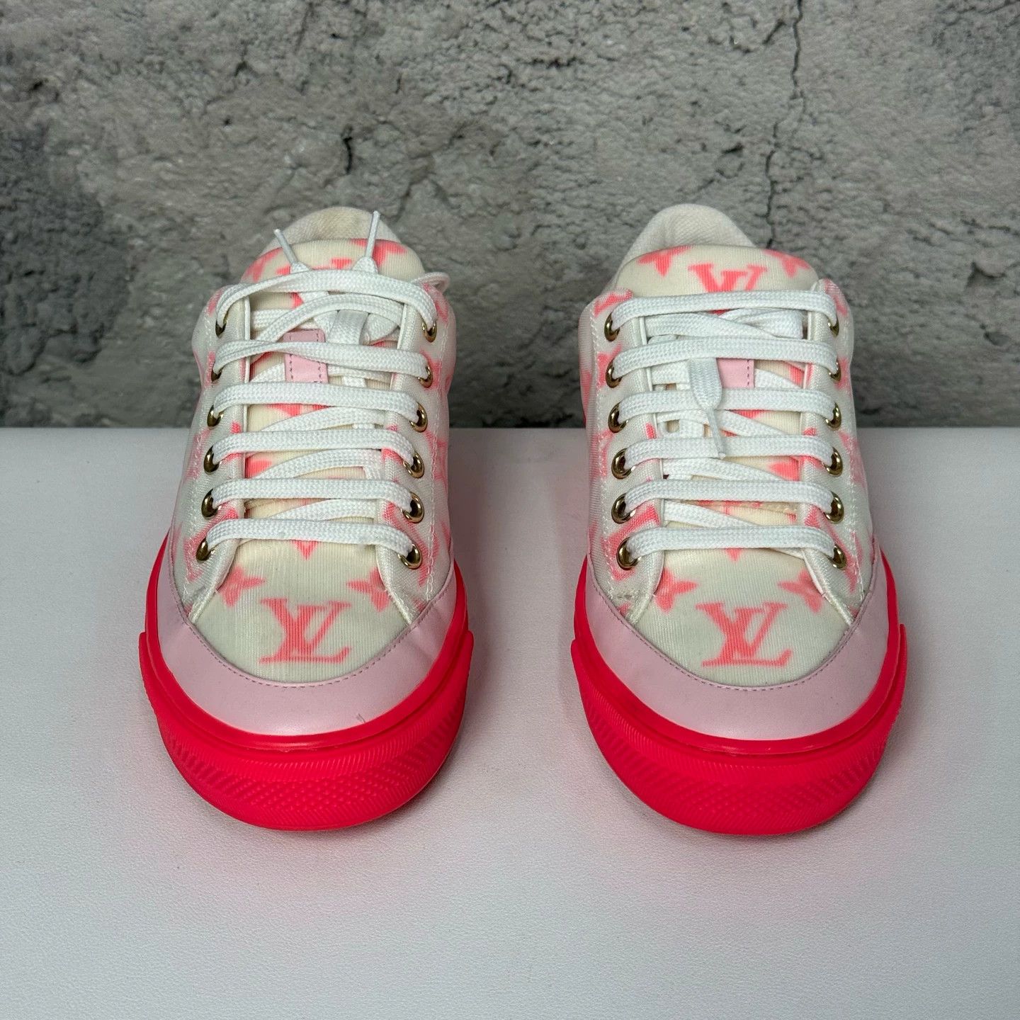 Louis Vuitton LV Monogram Women's Sneaker 35.5 Size US 5 / IT 35 - 7 Thumbnail