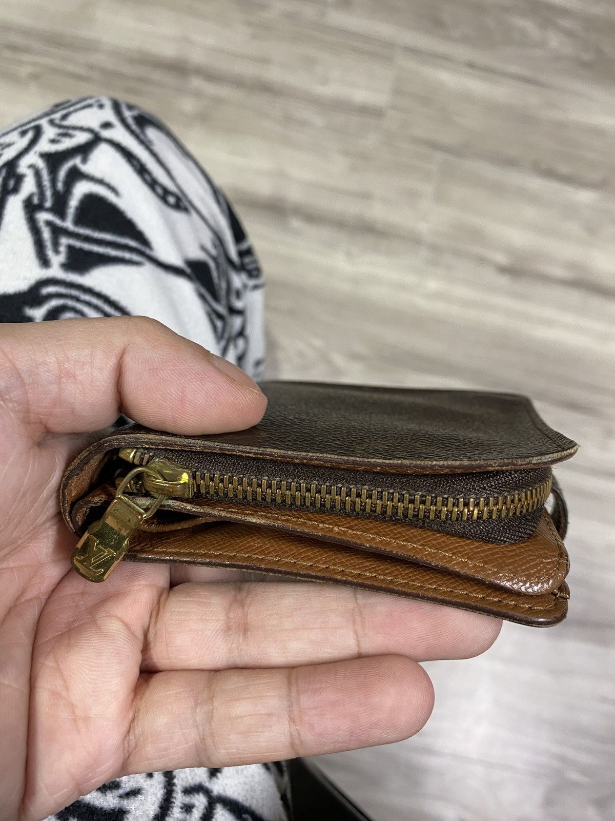 Louis Vuitton Louis Vuitton Brown Monogram Leather Wallet Preowned Y2K Size ONE SIZE - 16 Thumbnail