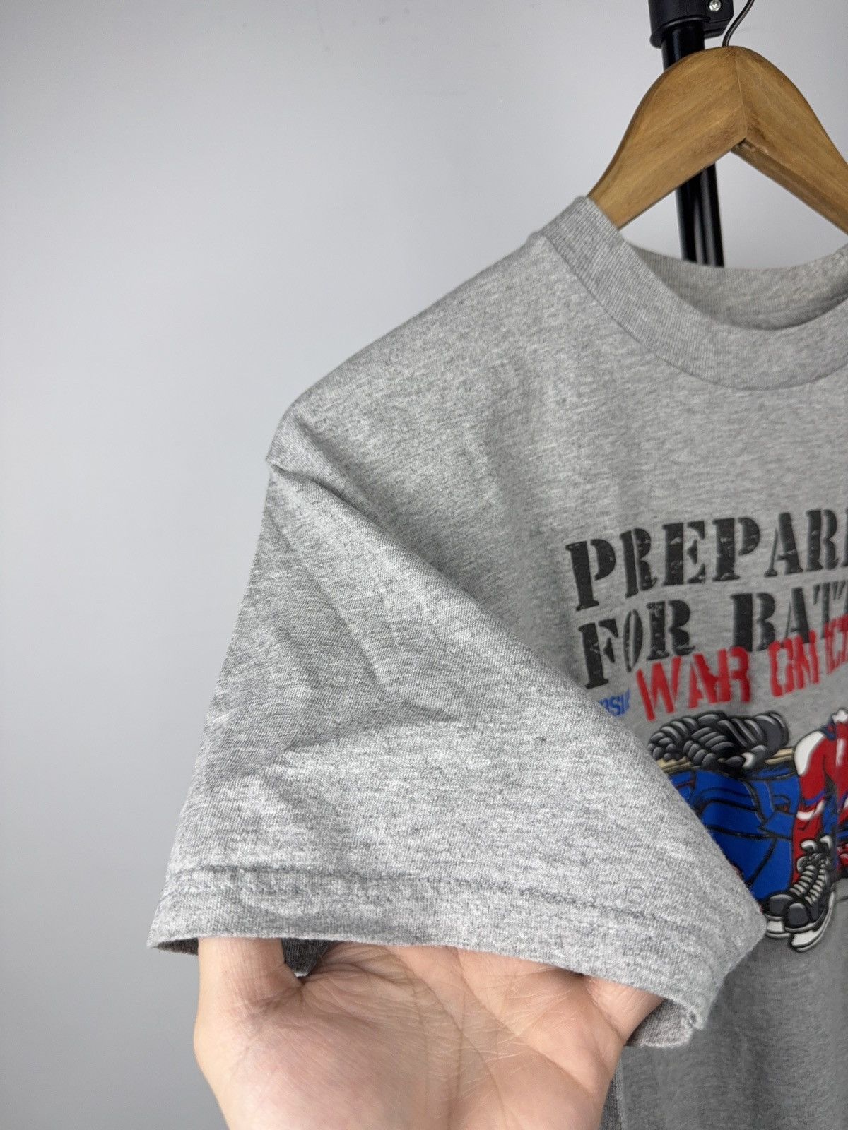 Vintage Vintage 00s Hockey Graphic T Shirt War On Ice Canada Tee Size US M / EU 48-50 / 2 - 13 Thumbnail