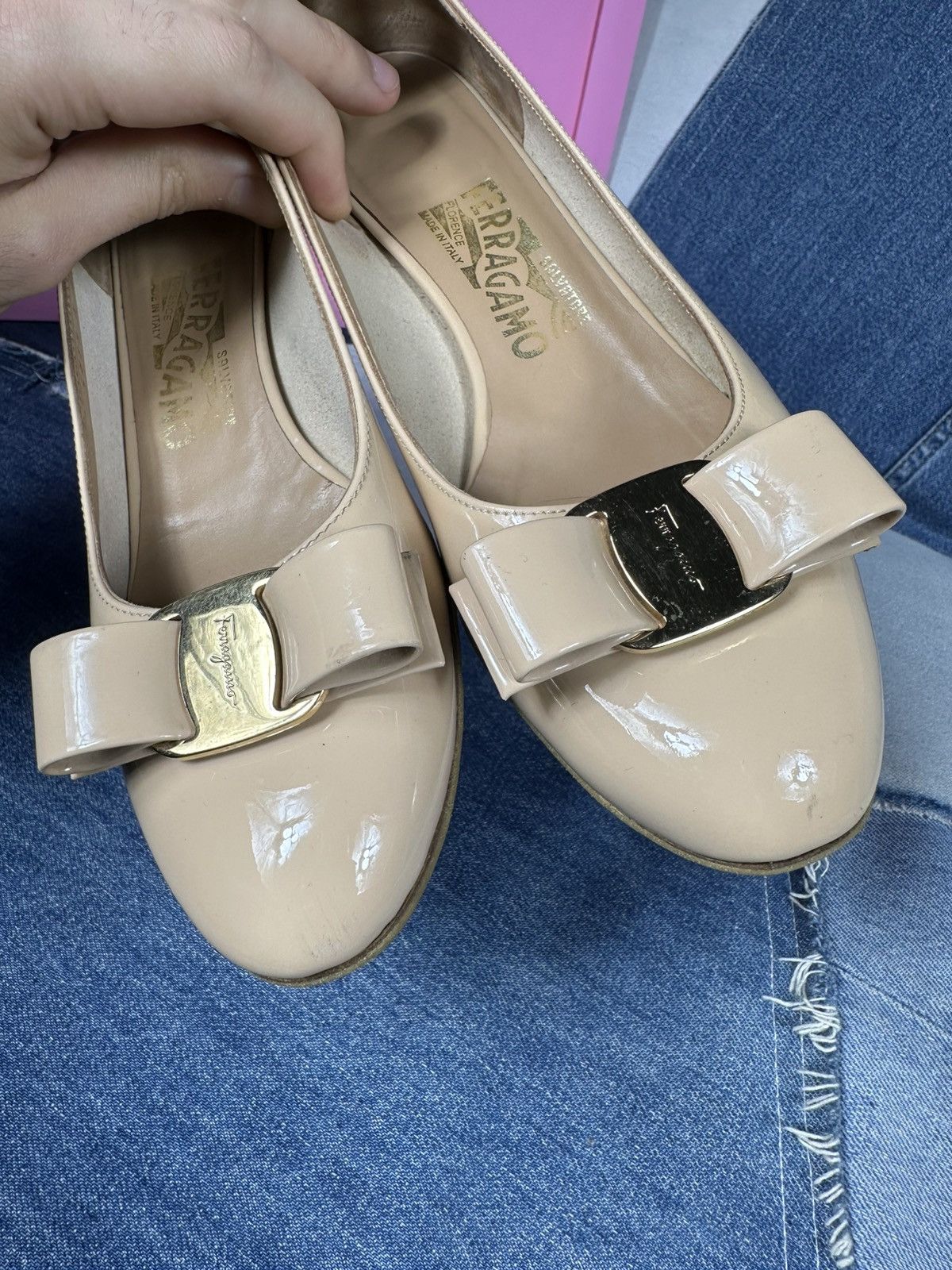 Salvatore Ferragamo Salvatore Ferragamo Vara Pump Heel Bow Beige Patent Leather Size US 6.5 / IT 36.5 - 12 Thumbnail