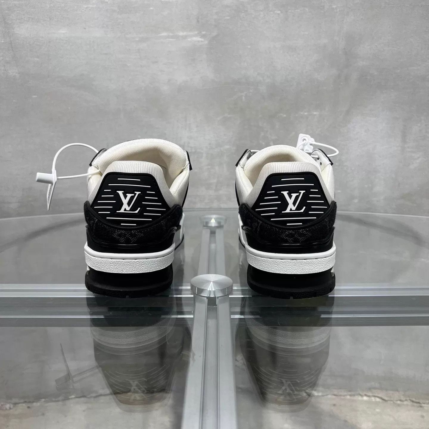 Louis Vuitton LV Trainer black white denim 37.5 Size US 7 / IT 37 - 6 Thumbnail