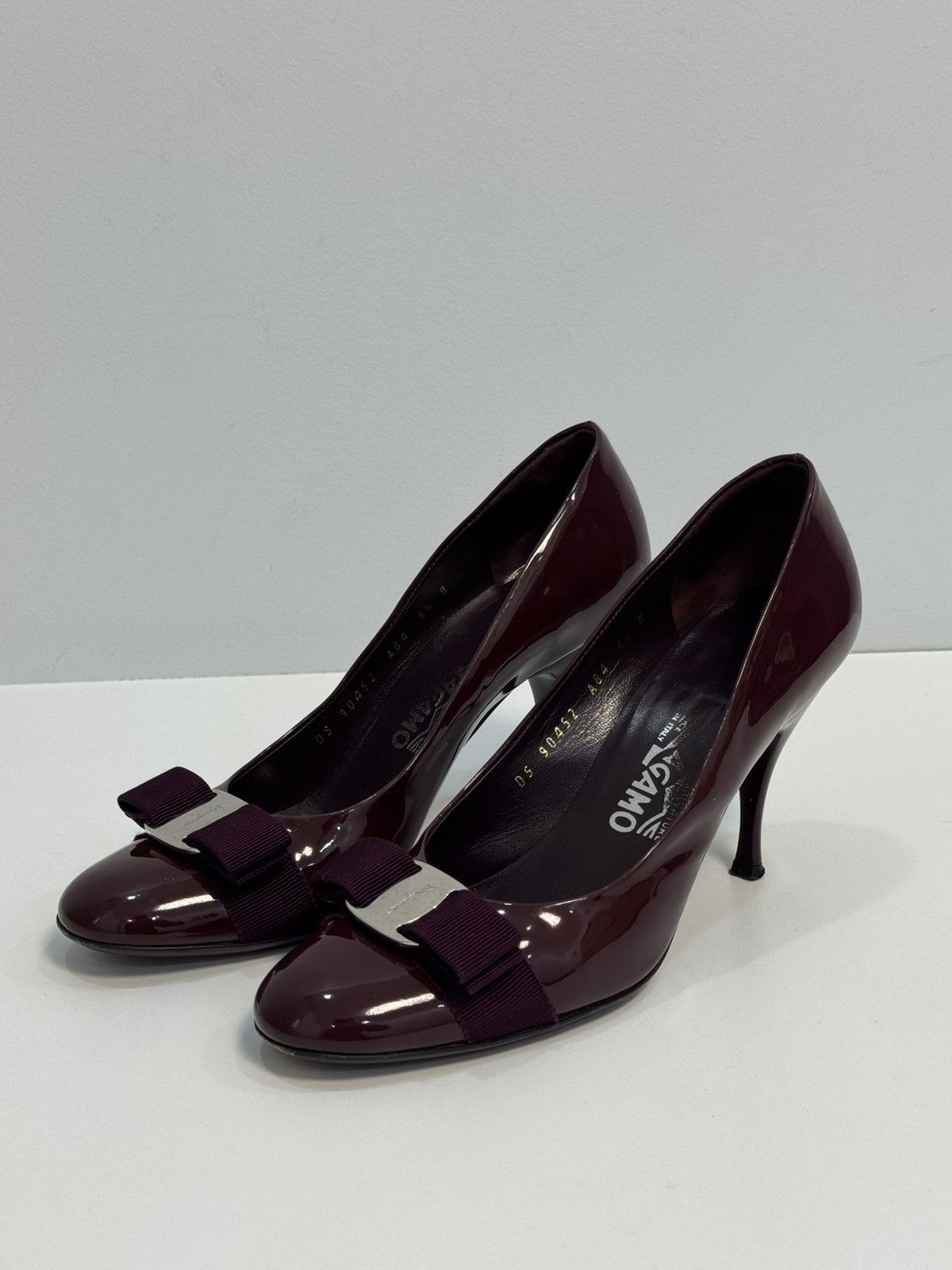 Salvatore Ferragamo Burgundy Size 6.5 NARROW Patent Pumps
