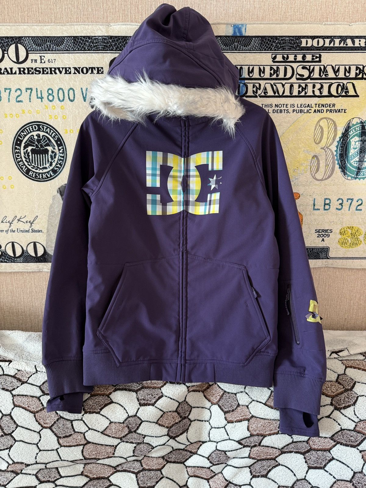 Other Vintage DC Shoes Jacket Faux Fur Hood Big Logo Ski Womens Size M / US 6-8 / IT 42-44 - 1 Thumbnail