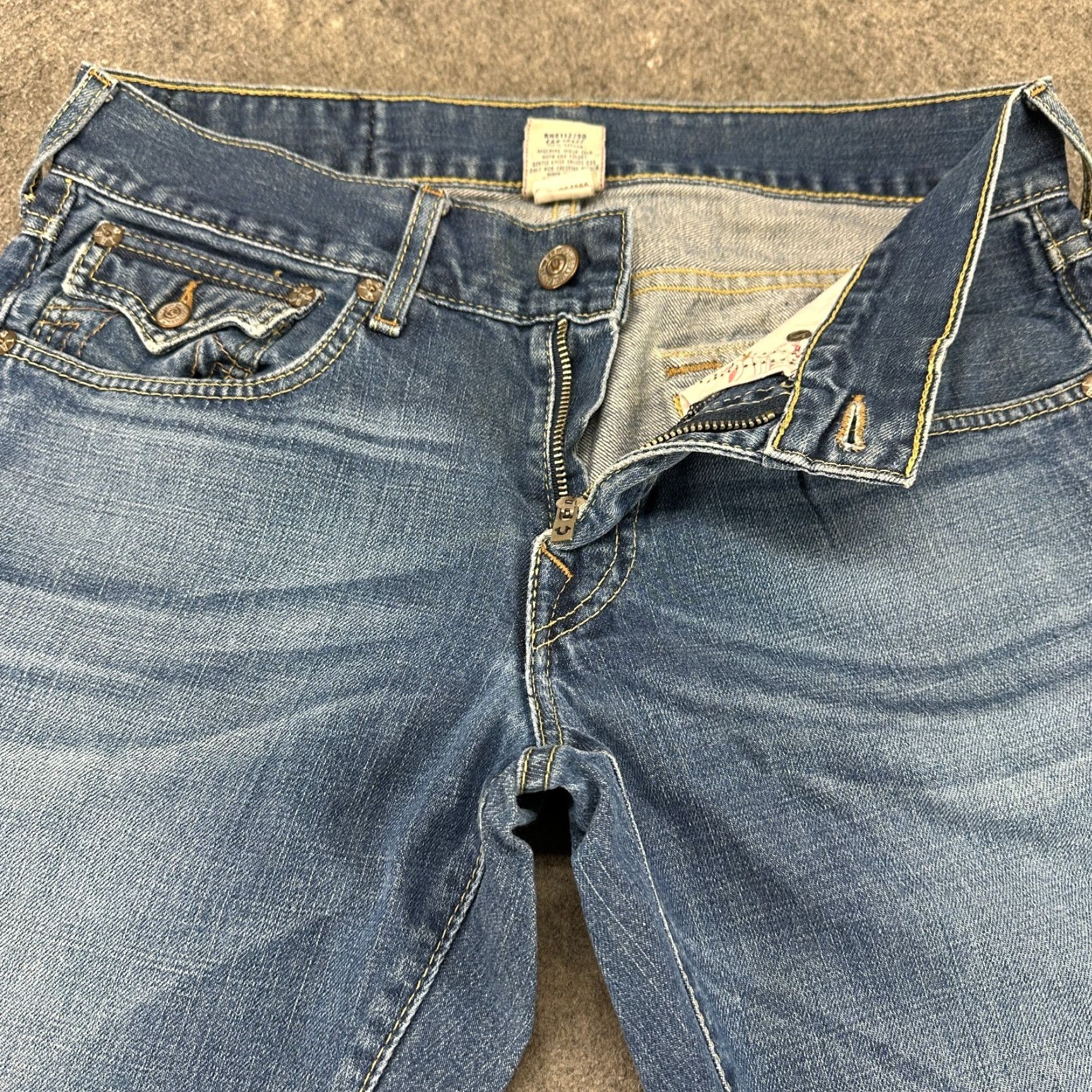True Religion True Religion Jeans Mens 32x34 Ricky Relaxed Straight Medium Wash Distressed 5-Pocket Denim Jeans Mens Regular Size 32 Blue Size US 32 / EU 48 - 2 Thumbnail