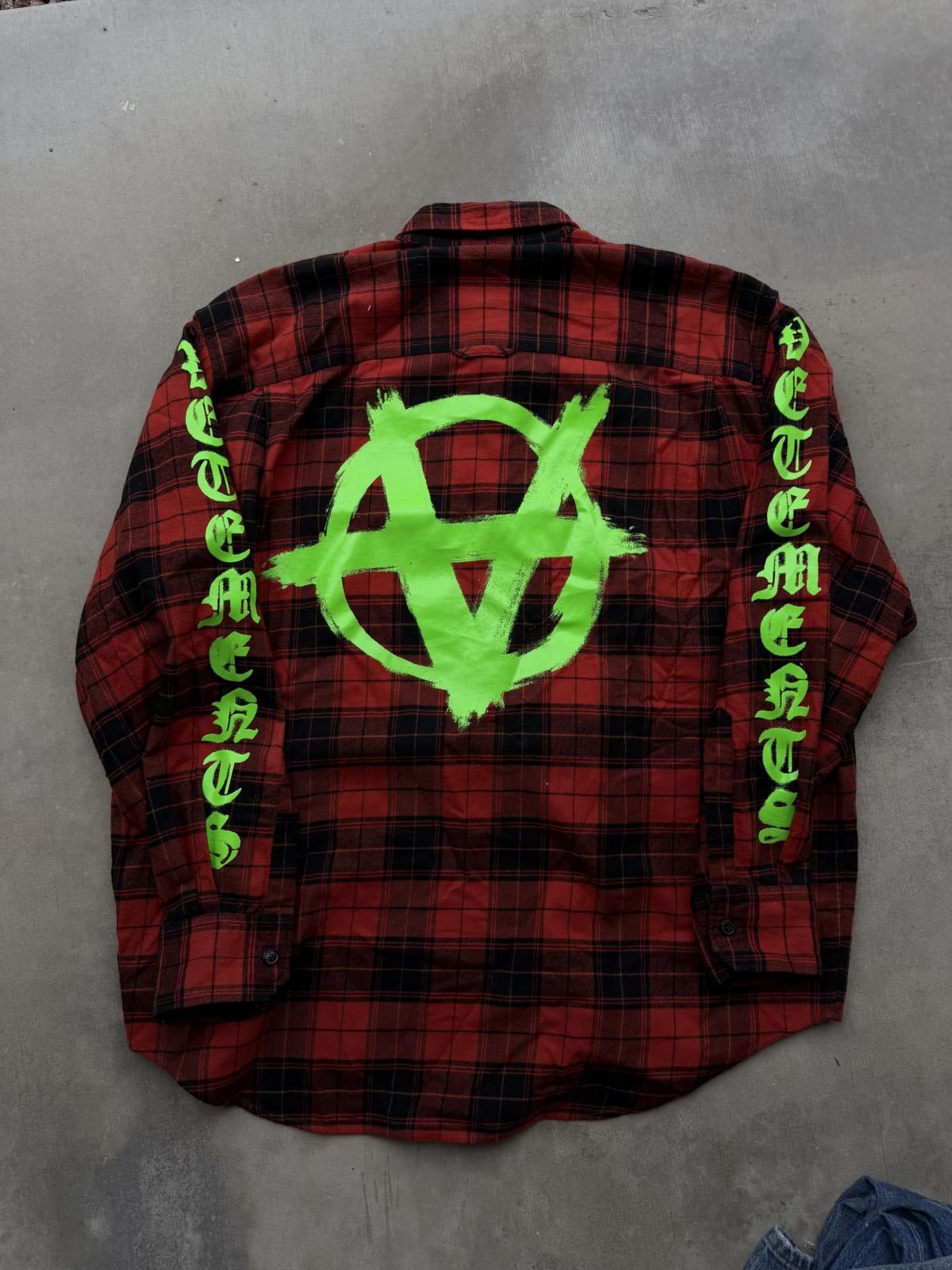 Vetements Vetements Anarchy Flannel Shirt Red Plaid Small Neon Logo Size US S / EU 44-46 / 1 - 4 Thumbnail
