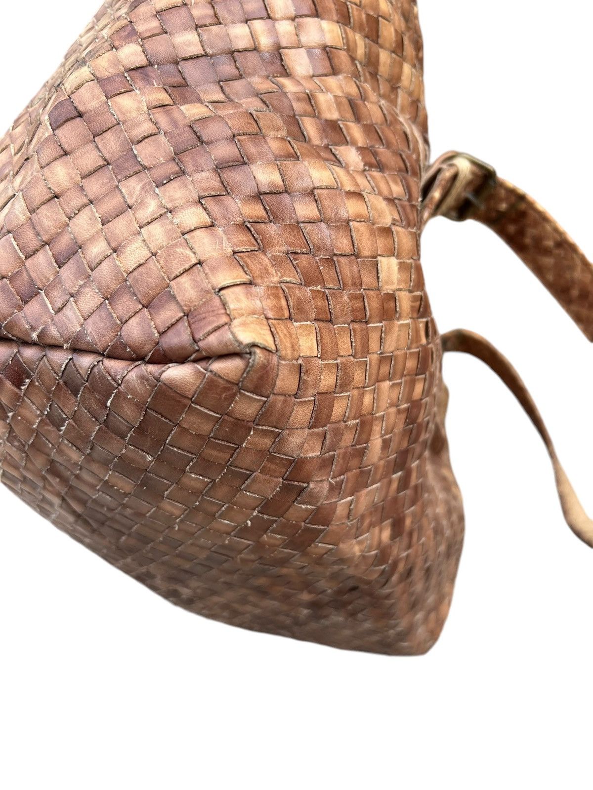 Leather × Vintage Vintage Paolo Masi Fade Patina Leather Intrecciato Tote Bag Size ONE SIZE - 12 Thumbnail
