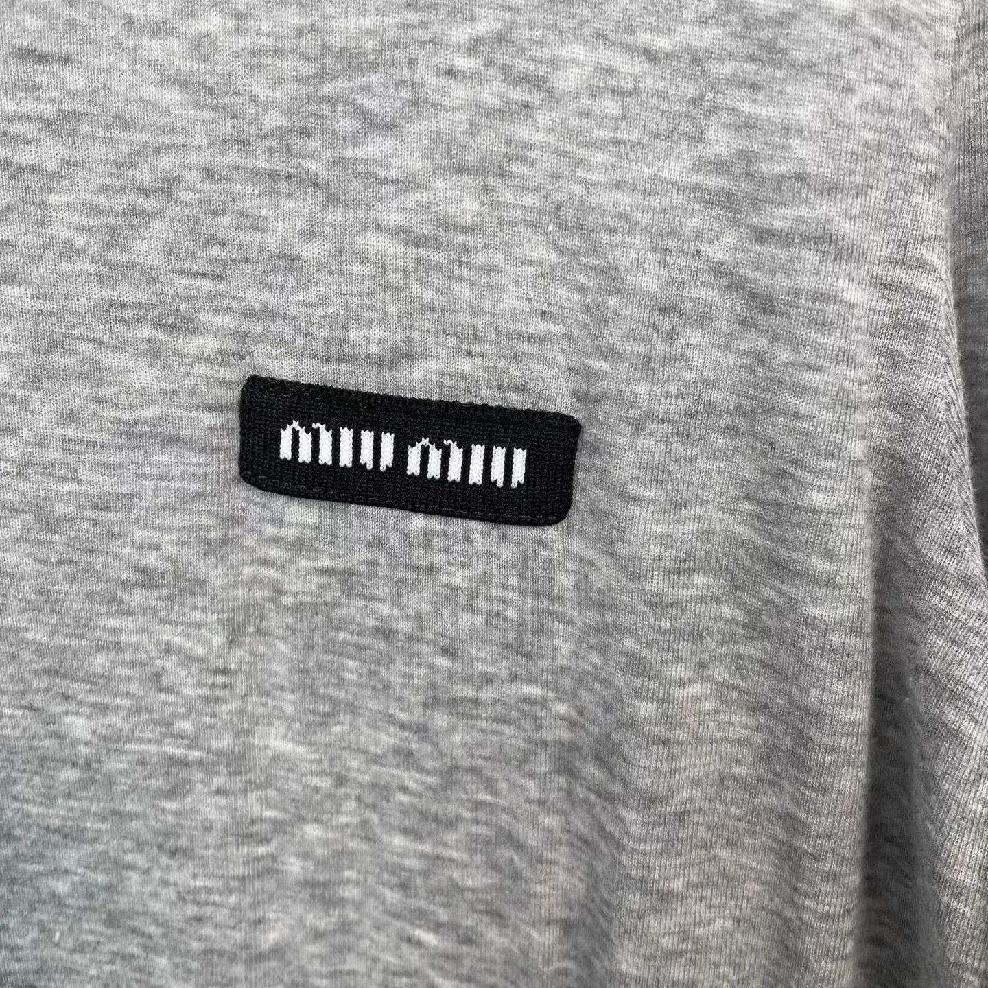 Miu Miu Miu Miu women's Gray Long-Sleeve Classic Crew M Top Size M / US 6-8 / IT 42-44 - 7 Thumbnail