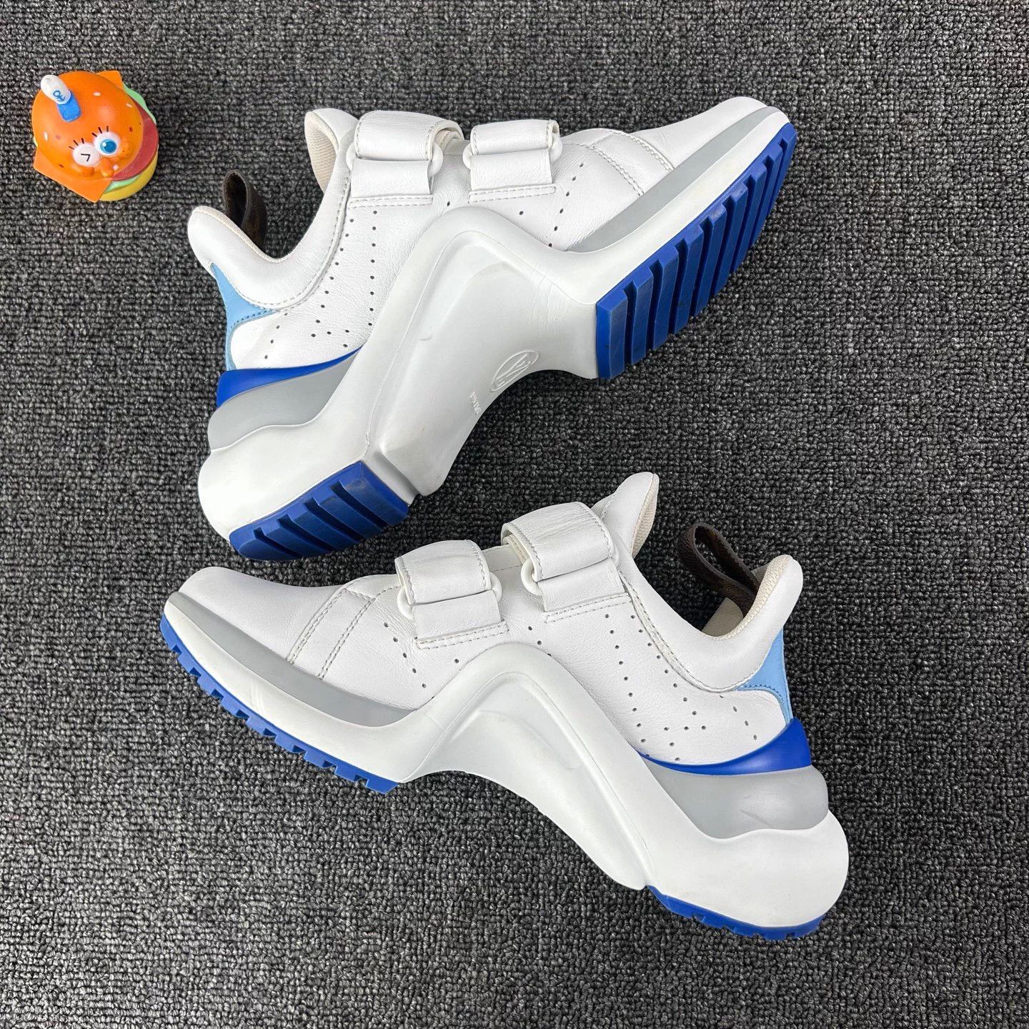Louis Vuitton Louis Vuitton Velcro Dad Sneaker White/Blue 36 HB6804 Size US 5.5 / IT 35.5 - 3 Thumbnail