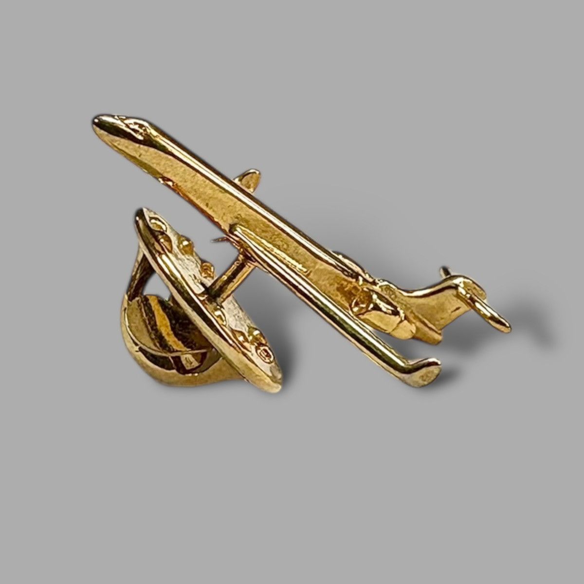 O. Ballou Ballou Gold Tone Collectible Jet Airplane Lapel Pin 1” Size ONE SIZE - 4 Thumbnail