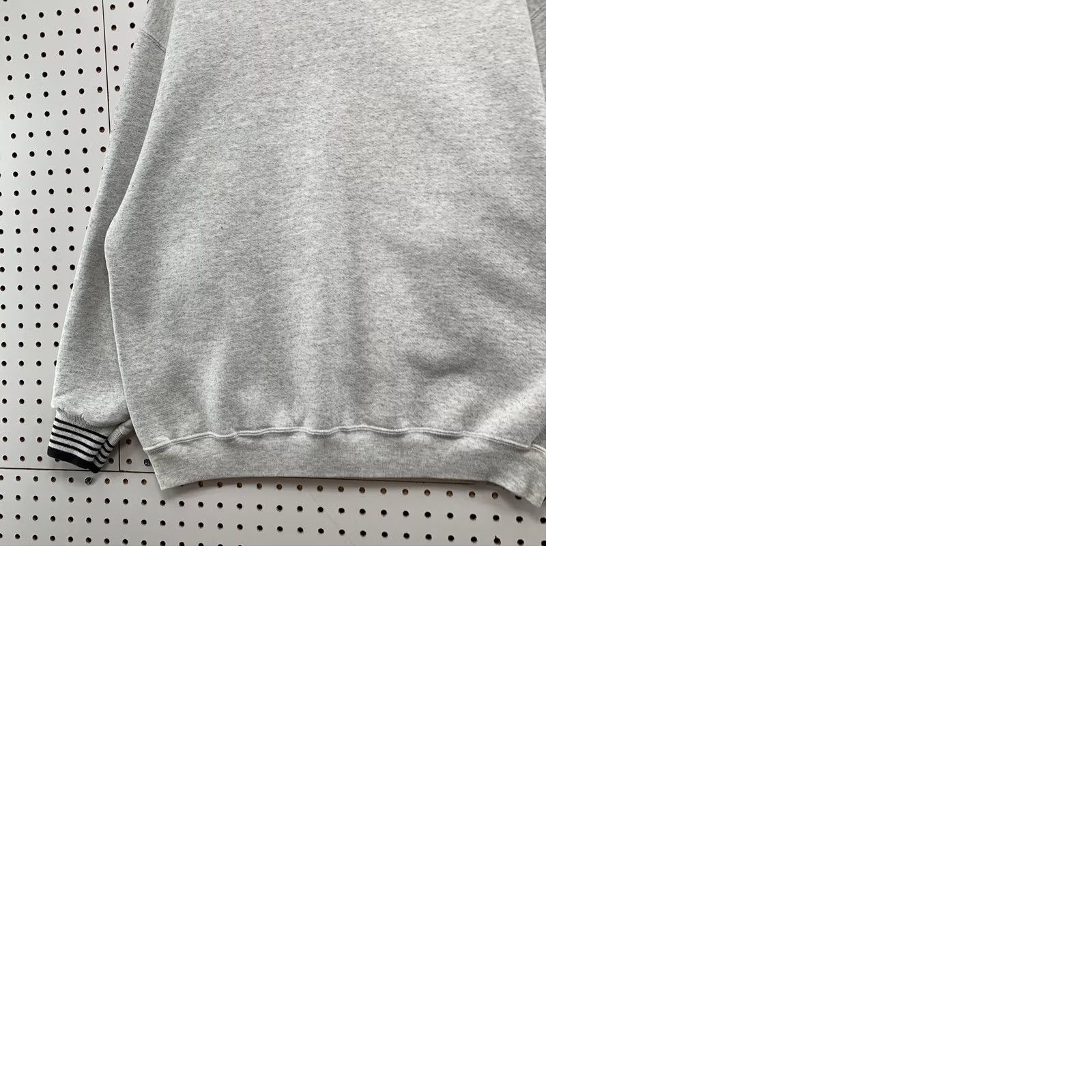 Vintage VINTAGE Bosch Sweatshirt Mens XL Gray Heavyweight Fleece Crewneck USA Shirt Mens XL Gray 90s Heavyweight Size US XL / EU 56 / 4 - 10 Thumbnail