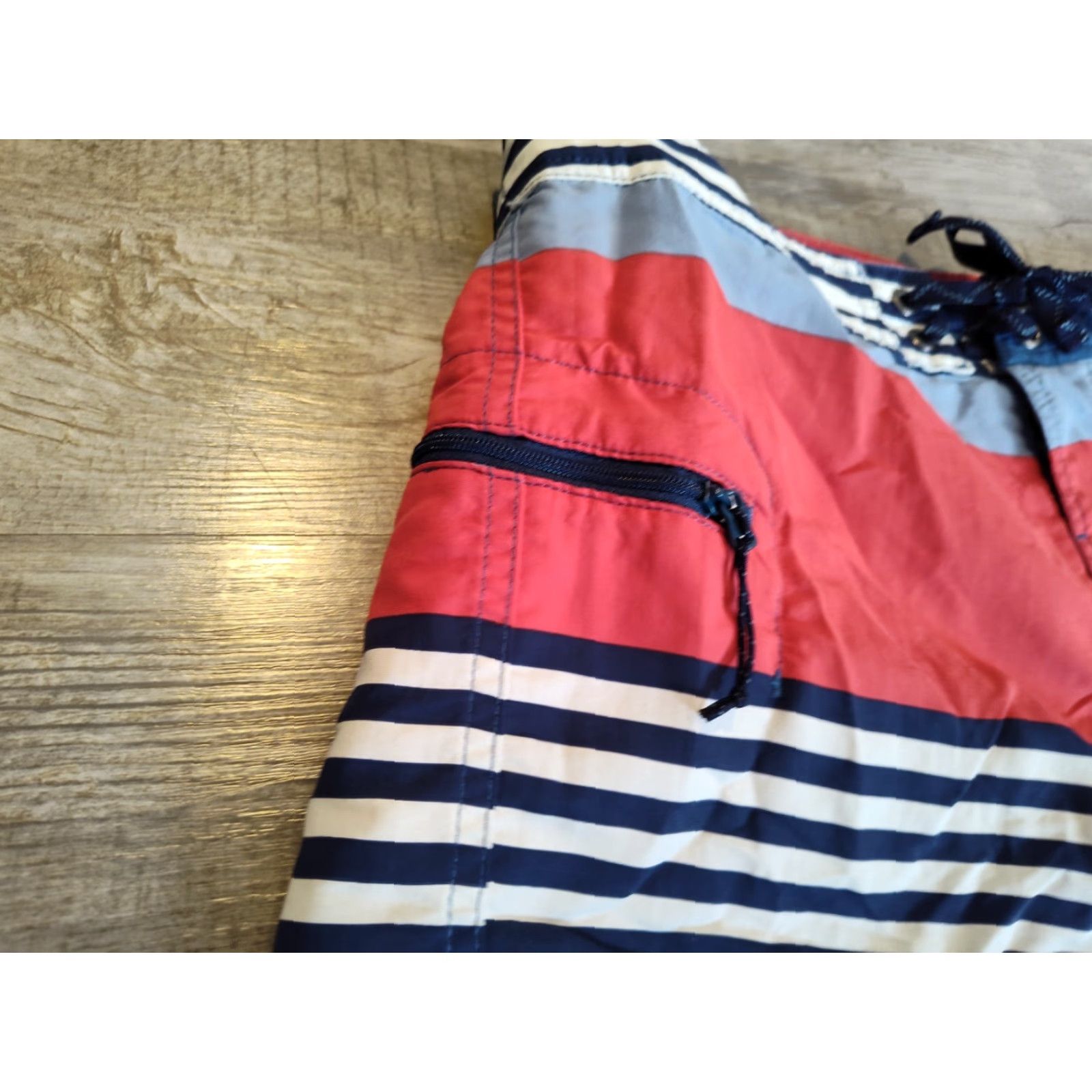 Patagonia Patagonia Wavefarer Board Shorts Mens 34 Blue Red Striped Swim Trunks Zip Pocket Size US 34 / EU 50 - 5 Thumbnail