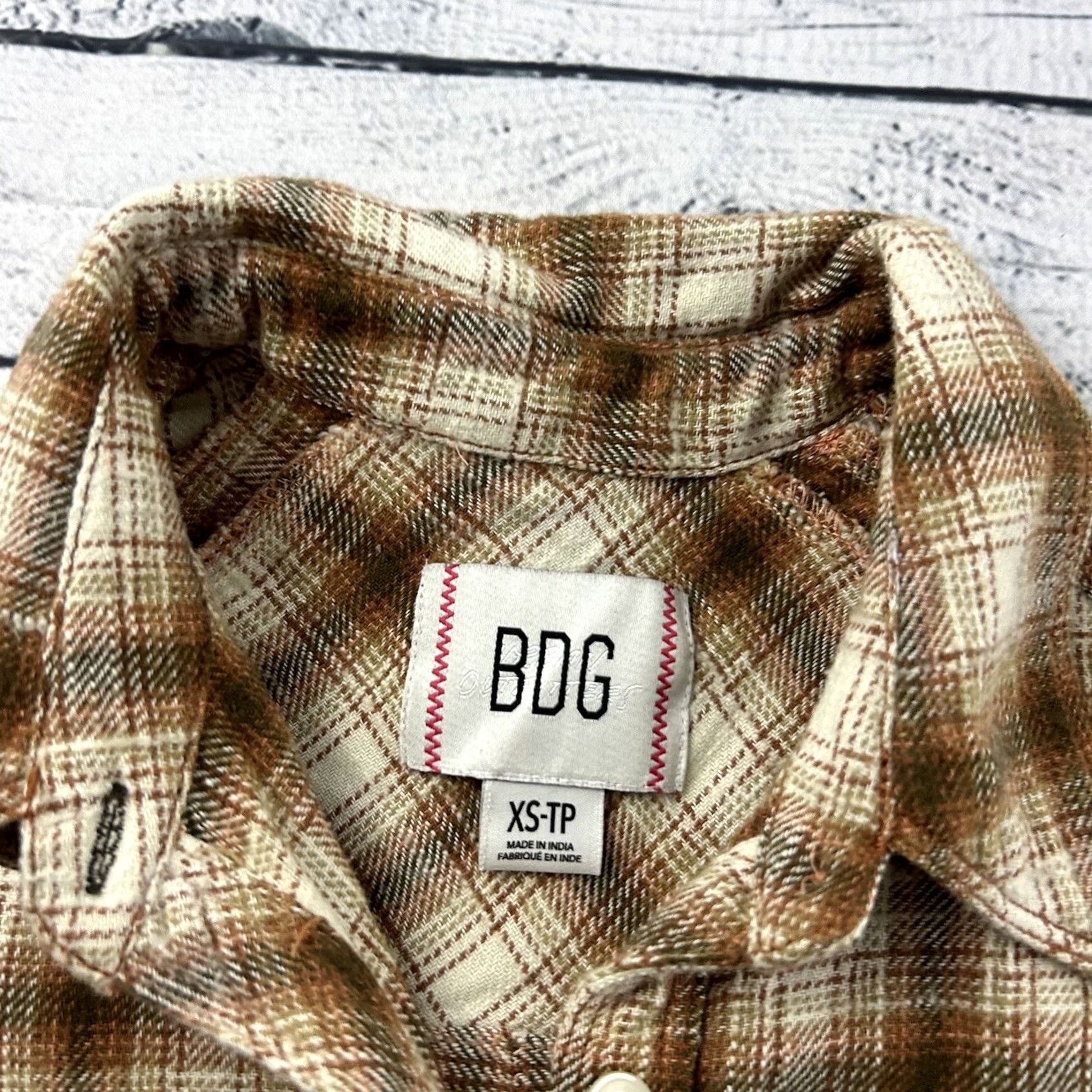 Bdg BDG Distressed Long Sleeve Button Front Flannel Shirt Women's XS Brown Size XS / US 0-2 / IT 36-38 - 2 Thumbnail
