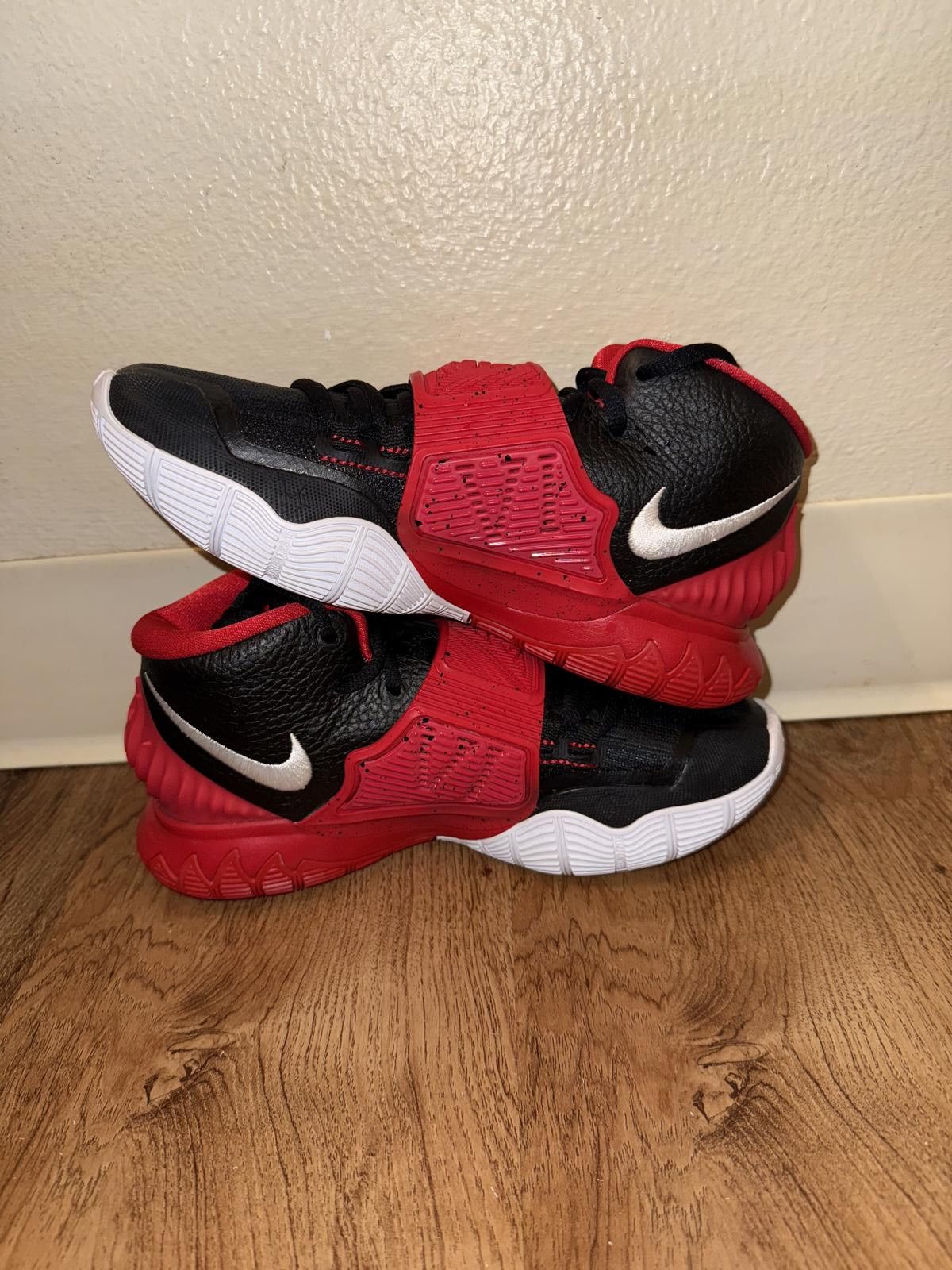 Nike Nike Kyrie 6 Team Black Univerity Red Size US 5 / EU 37 - 5 Thumbnail