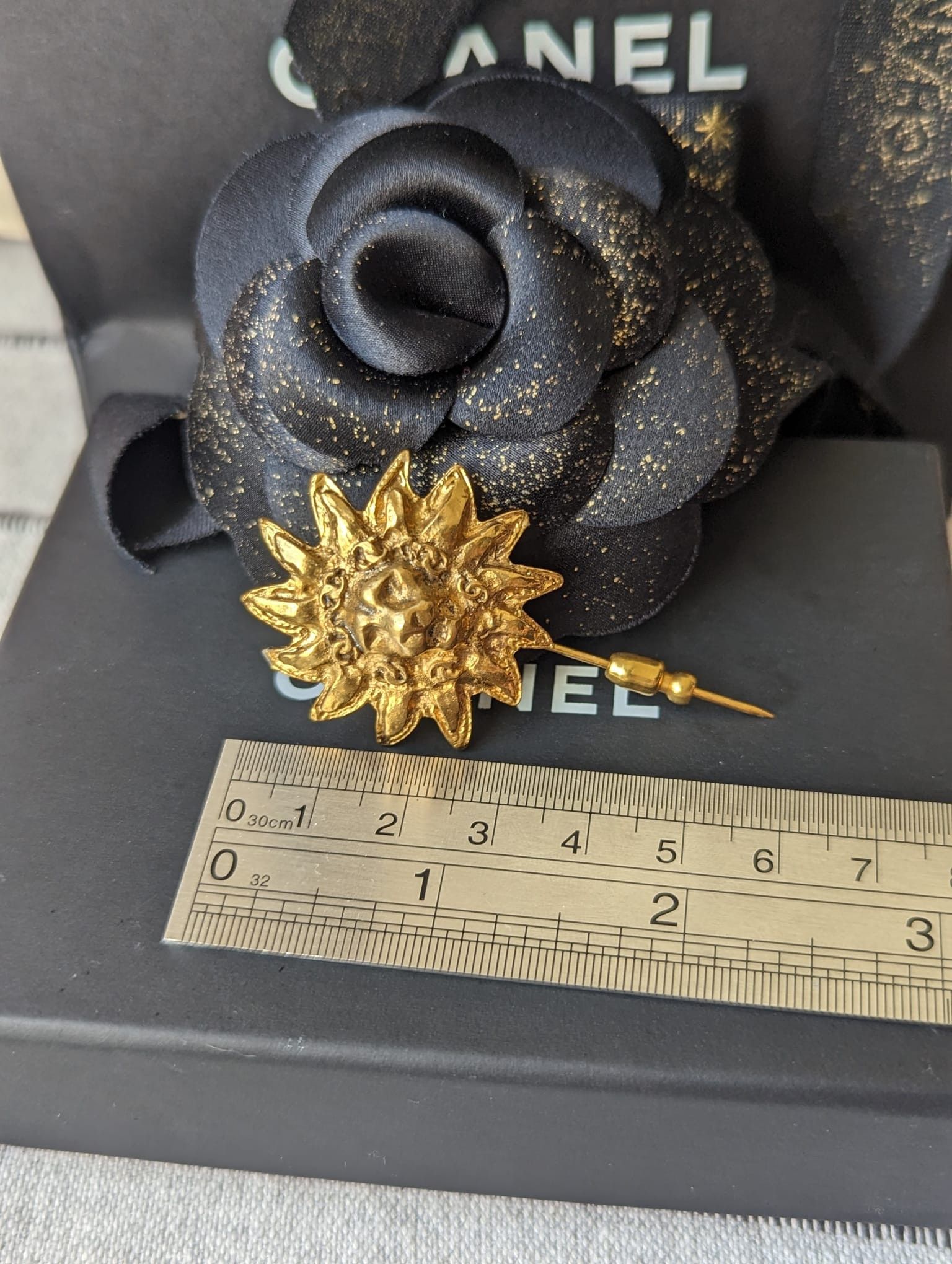 Chanel Chanel CC Logo Vintage Lion Brooch Pin RARE with box Size ONE SIZE - 9 Thumbnail