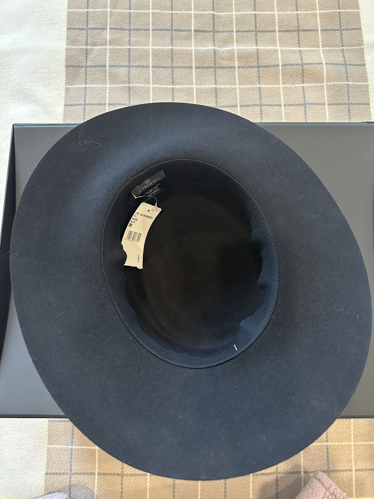 Chanel Authentic Chanel 21B Rabbit Hair Hat size M Size ONE SIZE - 7 Thumbnail