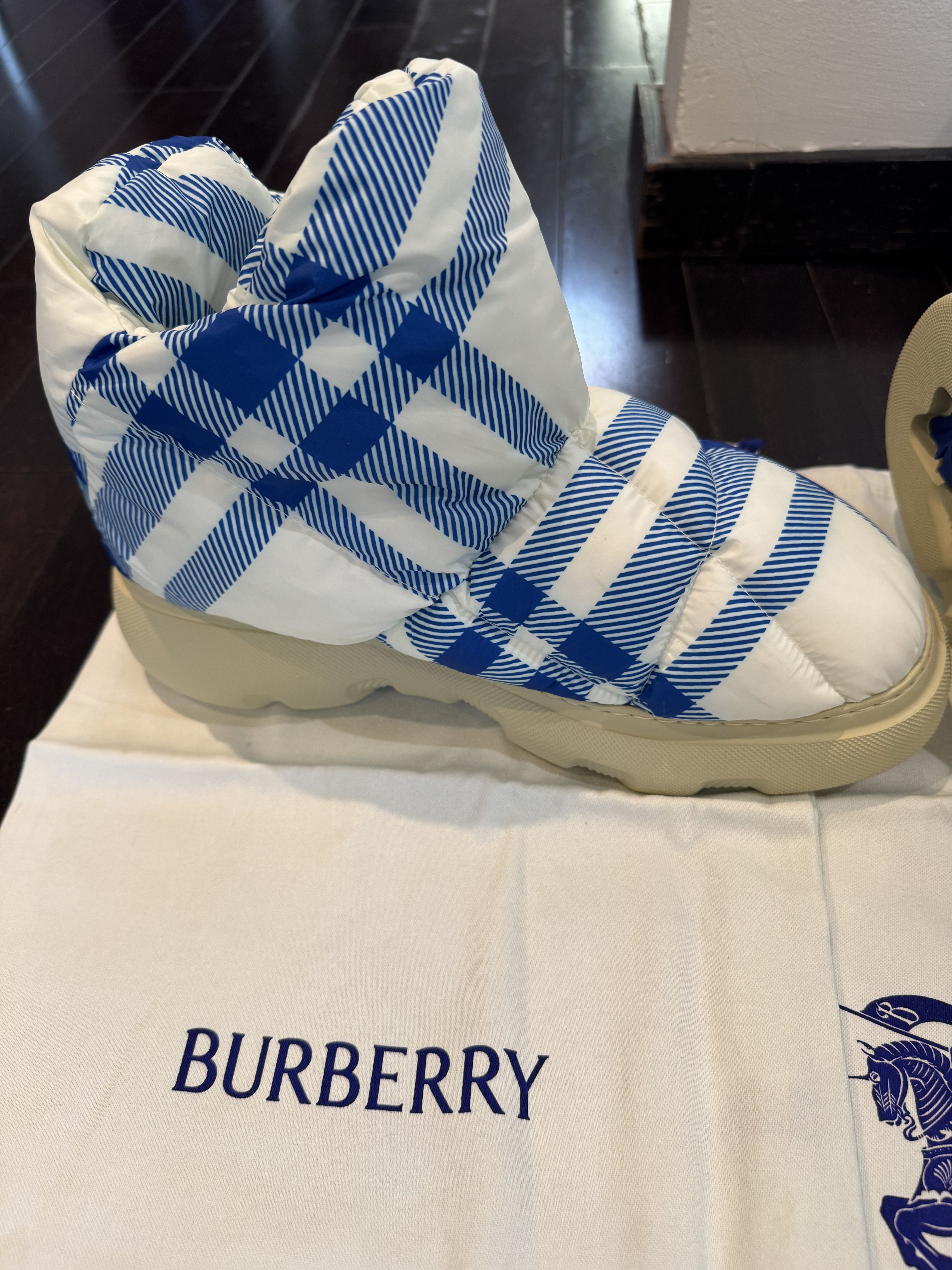 Burberry Burberry Pillow Boot Size 11 US 44 EU Size US 11 / EU 44 - 3 Thumbnail
