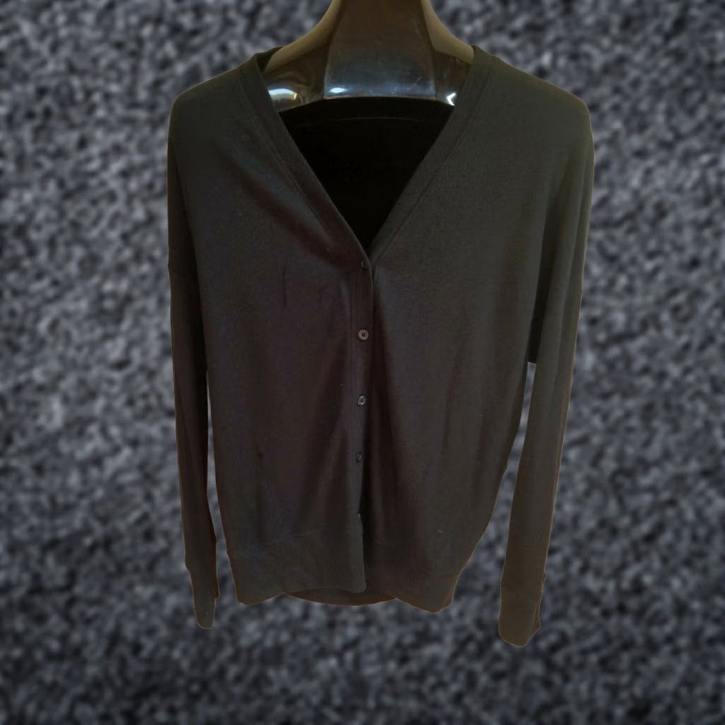 Uniqlo Uniqlo Cardigan Women's Long Sleeves Button Down V-Neck Sweater Black Medium Size M / US 6-8 / IT 42-44 - 1 Thumbnail