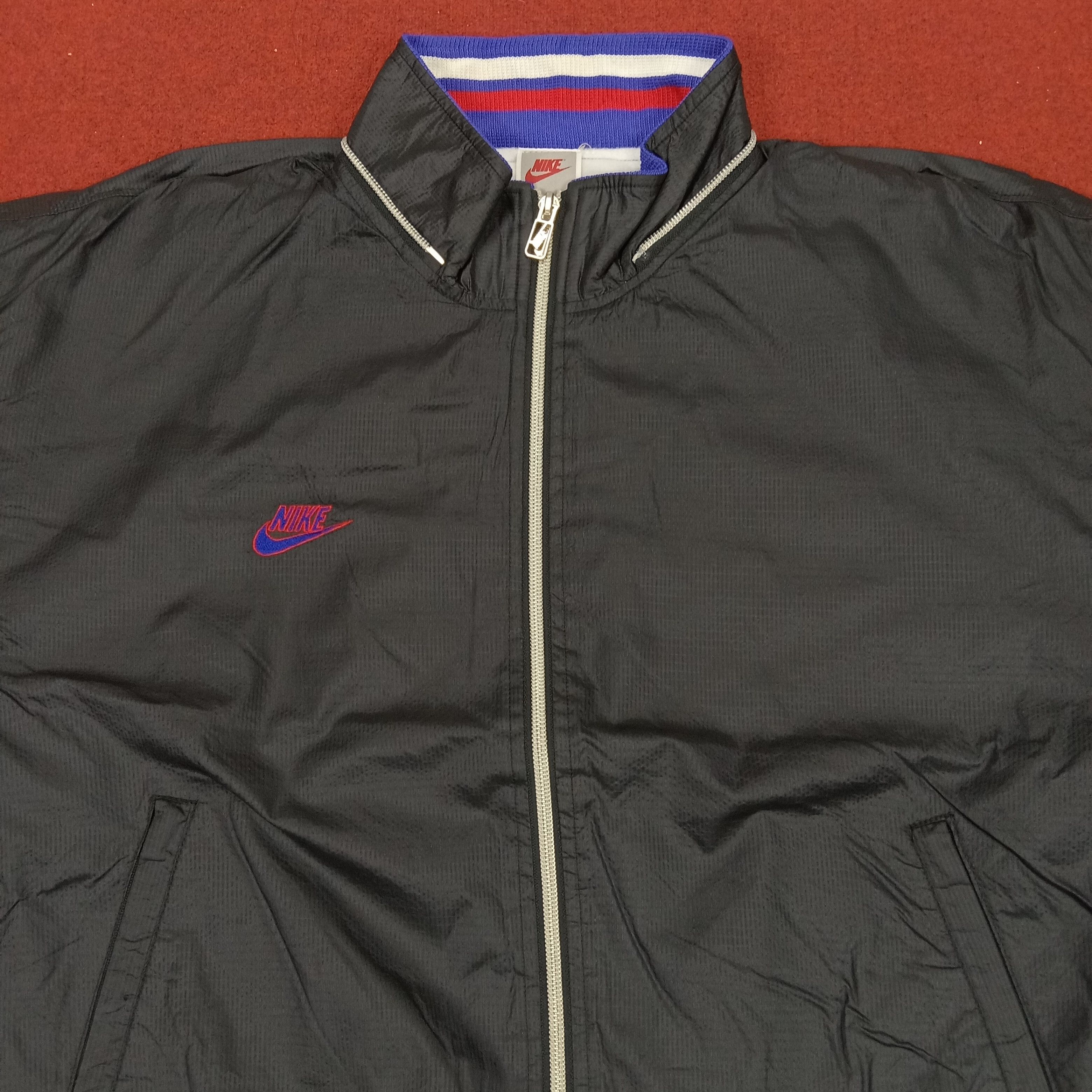 Nike × Vintage Nike Small Logo Design Sportswear Style Windbreaker Jacket Size US L / EU 52-54 / 3 - 2 Thumbnail