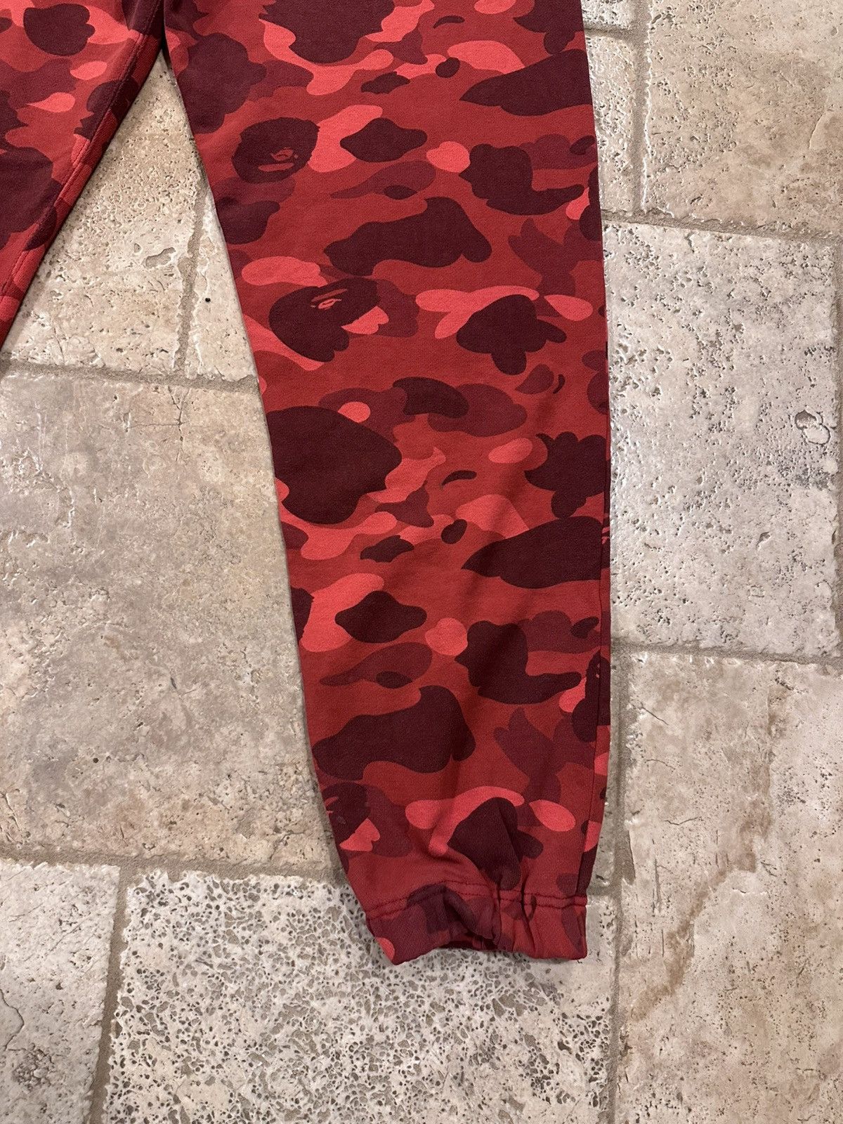 Bape A Bathing Ape Bape Red Camo Logo Sweatpants Joggers Size US 34 / EU 50 - 6 Thumbnail