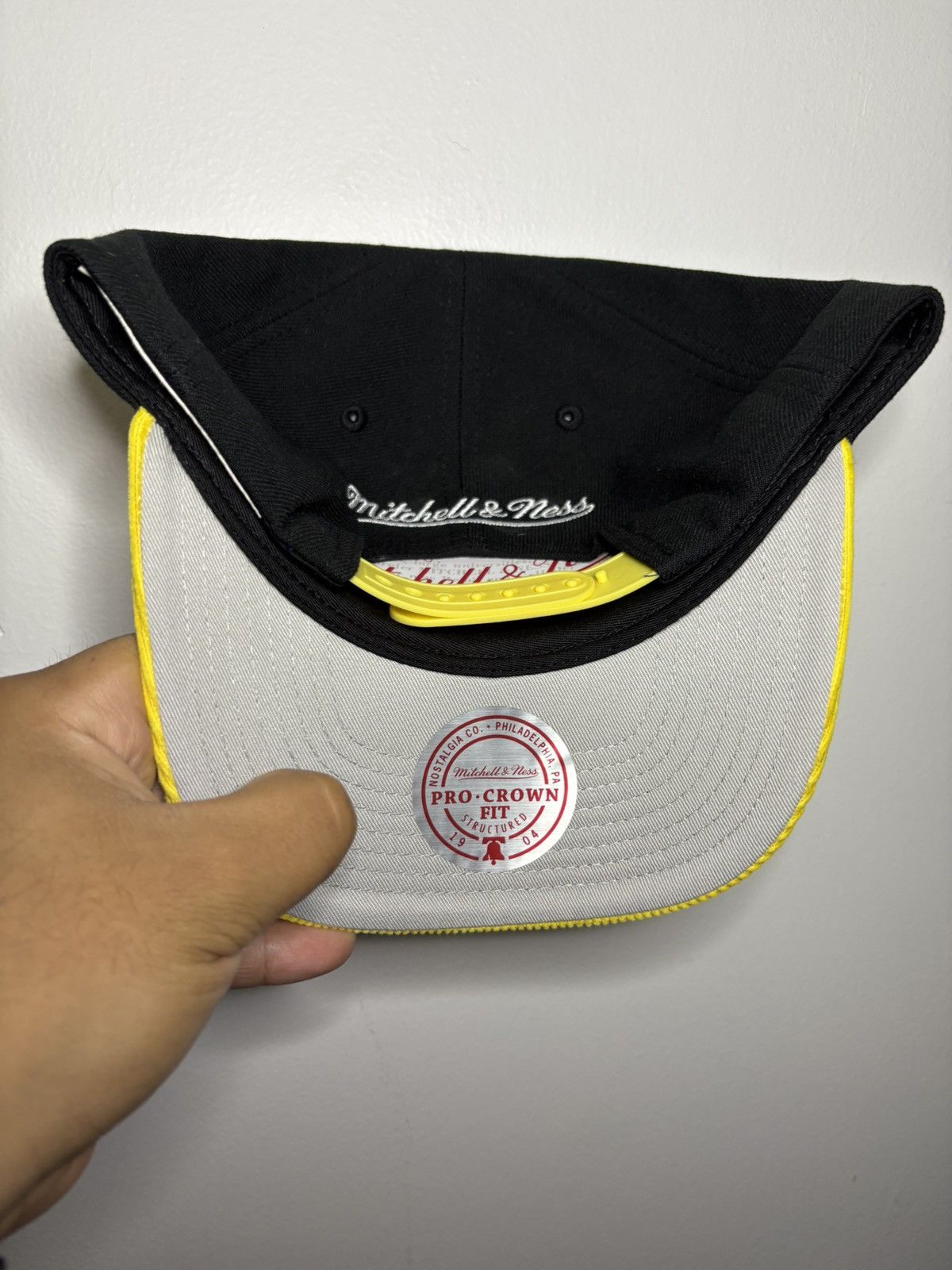 Mitchell & Ness Brand New NHL Pittsburgh Penguins adjustable snapback hat Size ONE SIZE - 4 Thumbnail