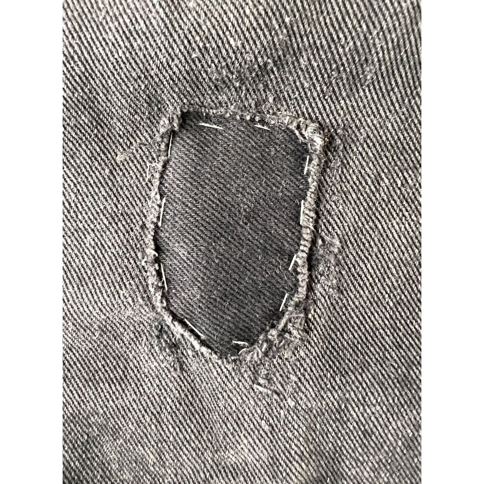 Tommy Hilfiger VINTAGE Tommy Hilfiger Jeans Mens 32x30 Black Distressed Patch 90s 5-Pocket Straight(Size 32) Size US 32 / EU 48 - 3 Thumbnail