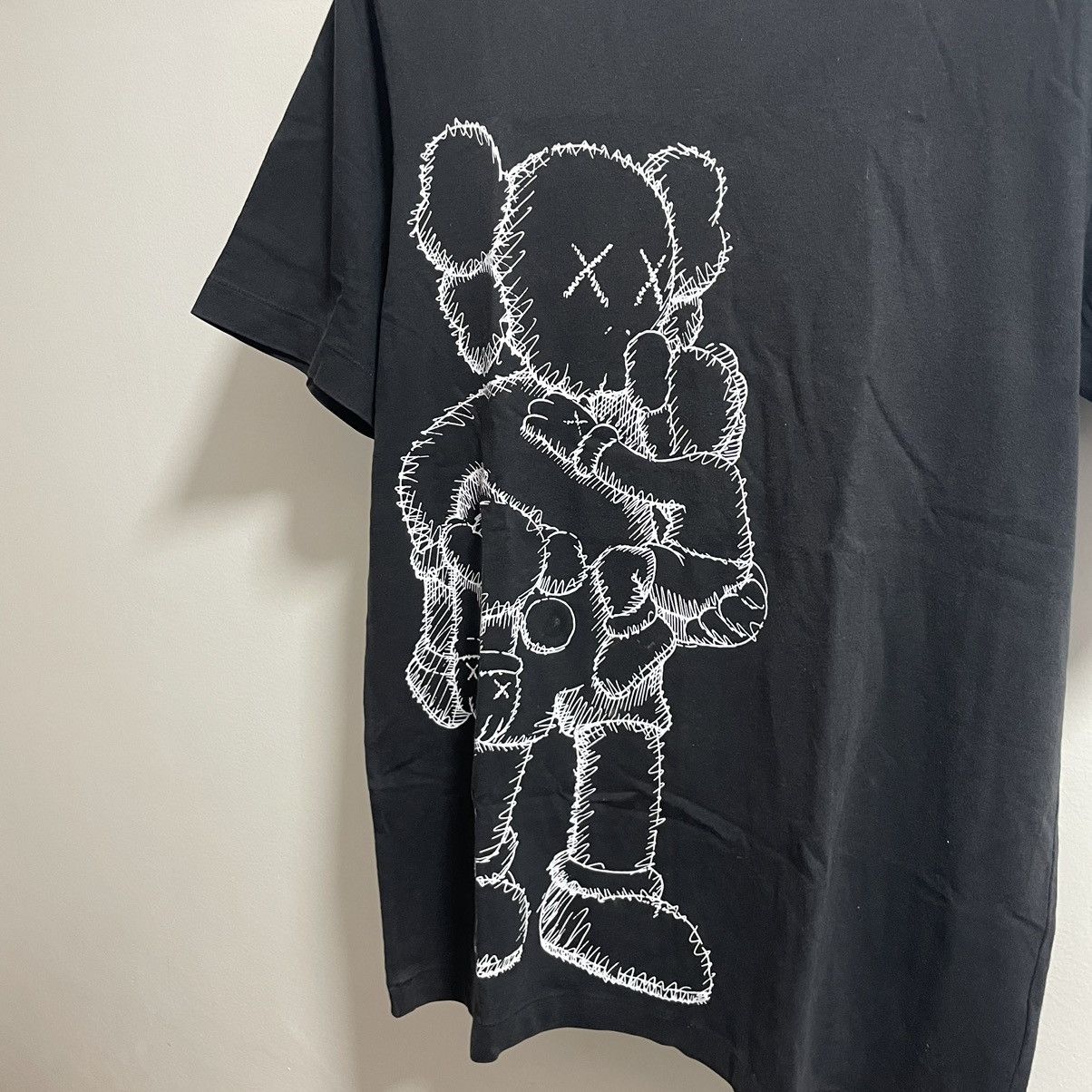 Kaws × Uniqlo UT x Kaws Size US L / EU 52-54 / 3 - 2 Thumbnail