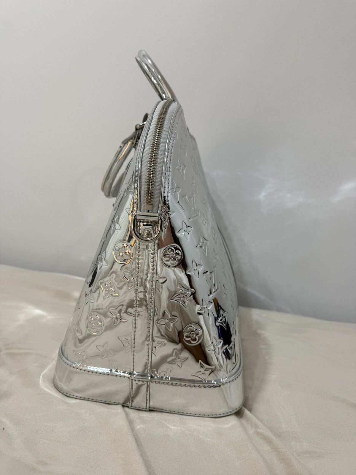 Louis Vuitton Alma Travel bag Size ONE SIZE - 5 Thumbnail