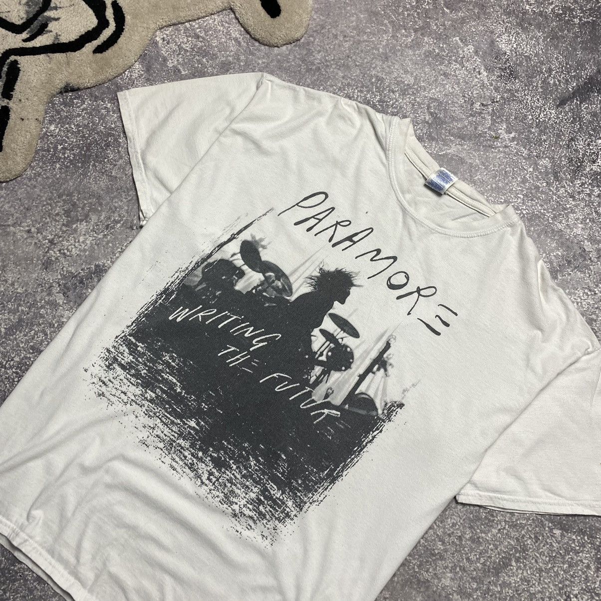 Band Tees × Vintage Vintage Paramore Writing The Future 90’s rock band tee Size US XXL / EU 58 / 5 - 2 Thumbnail