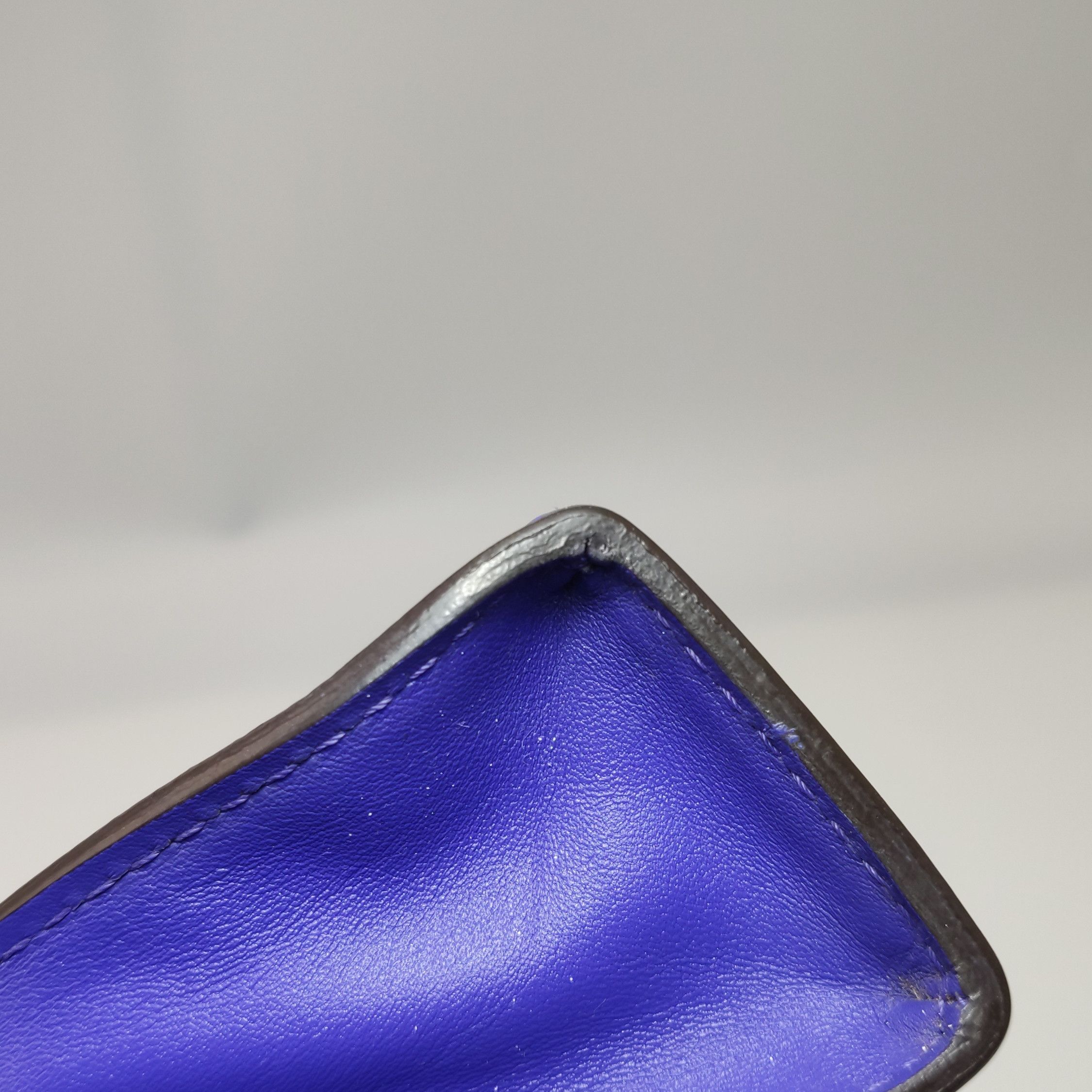 Louis Vuitton Louis Vuitton (LV) toiletry bag cowhide solid color water r Size ONE SIZE - 9 Thumbnail